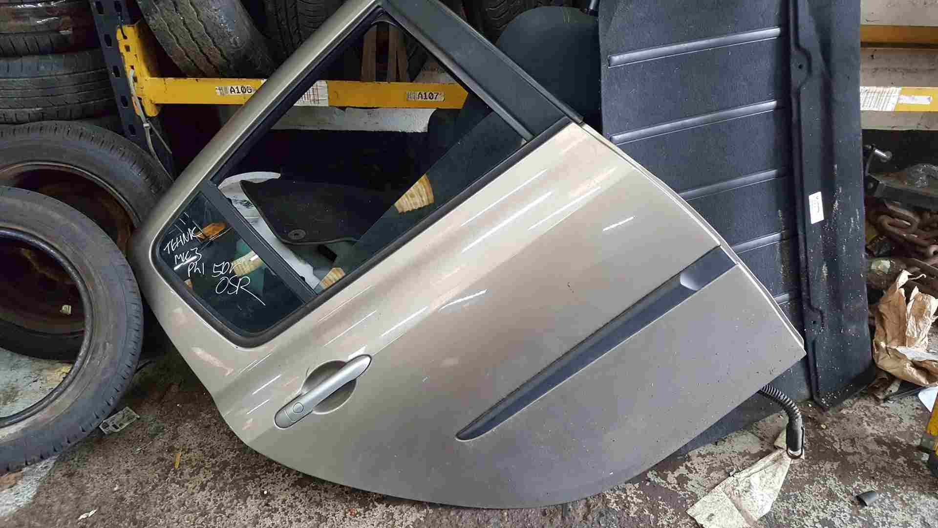 Thumb 3 Renault Clio MK3 2005-2012 Drivers OSR Rear Door Tehnk