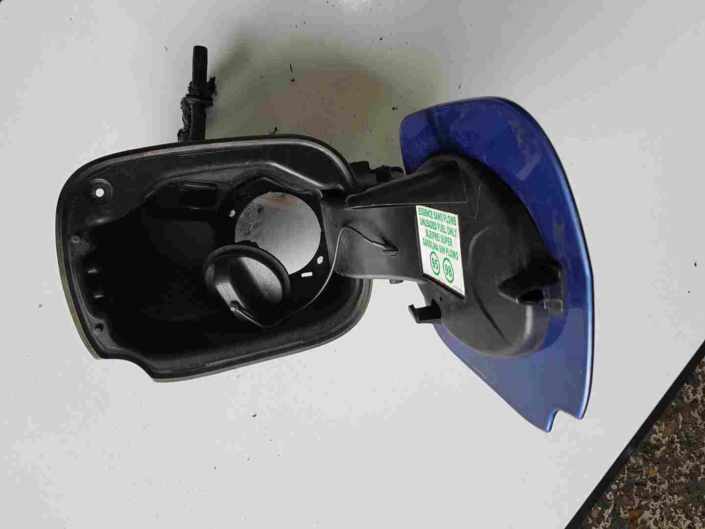 Thumb 2 Renault Clio MK3 2005-2012 Fuel CAP Flap Cover + Hinges blue TERNT