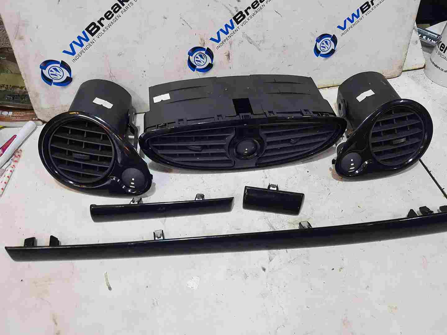 Thumb 2 Renault Clio MK3 2005-2012 Heater Vents SET Gloss Black Trim SET