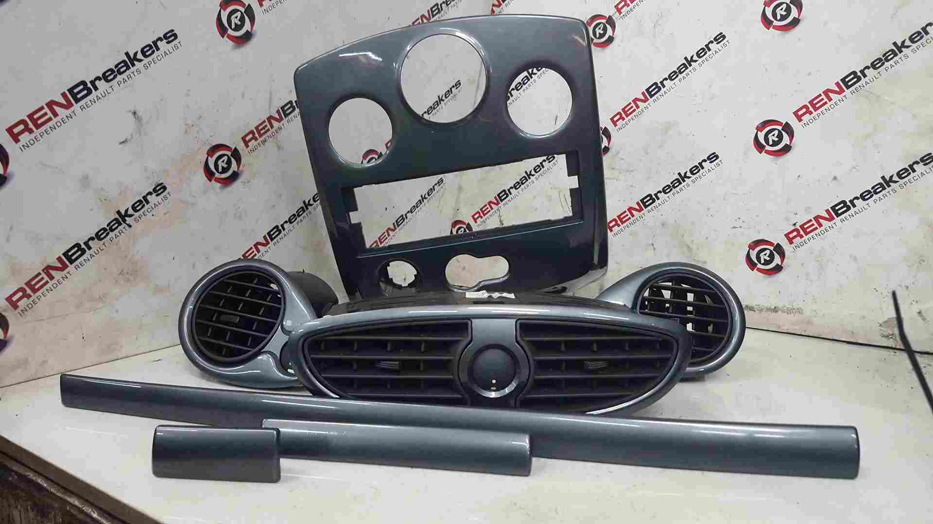 Thumb 3 Renault Clio MK3 2005-2012 Heater Vents SET Gloss Grey