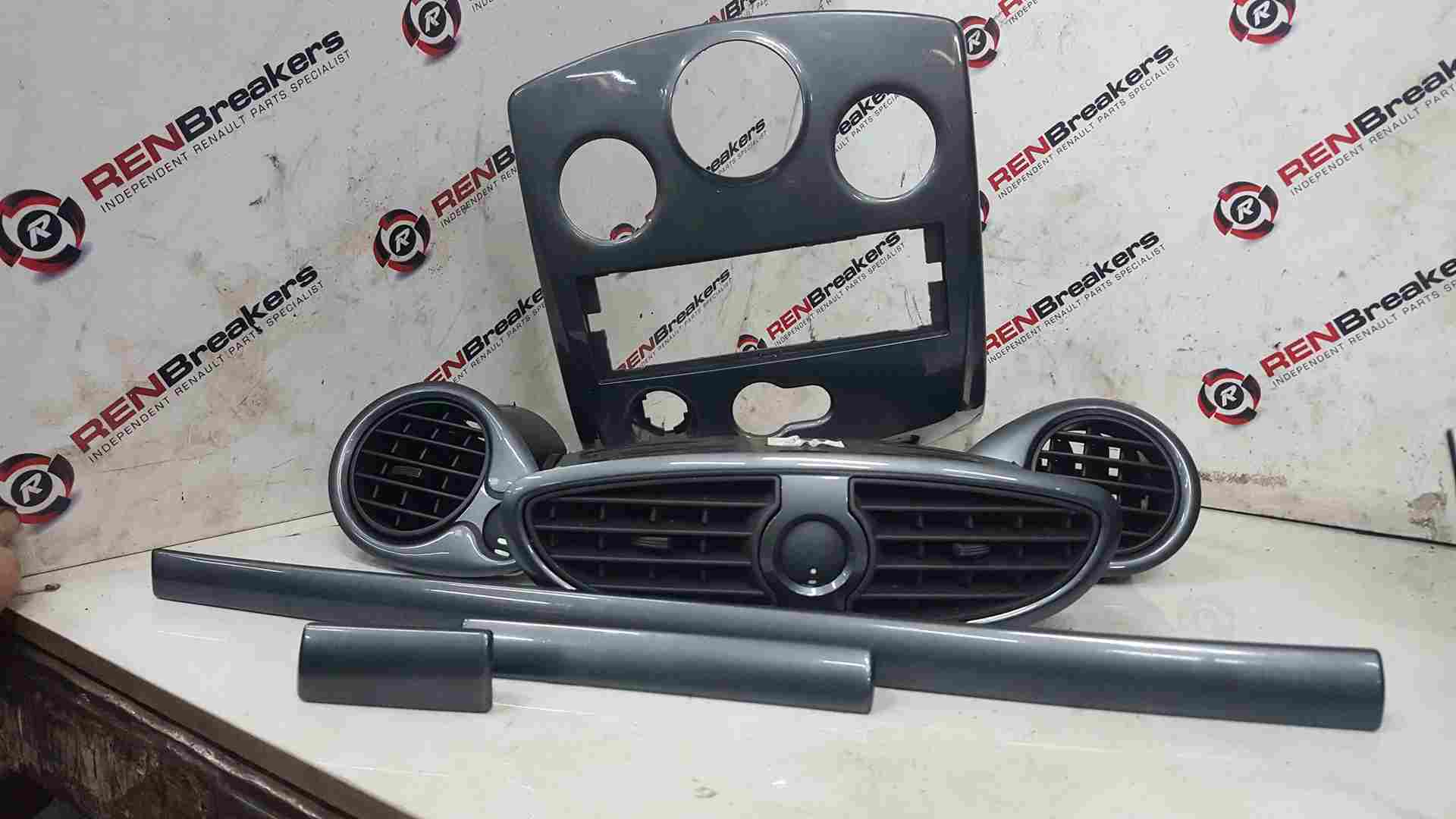 Thumb 2 Renault Clio MK3 2005-2012 Heater Vents SET Gloss Grey