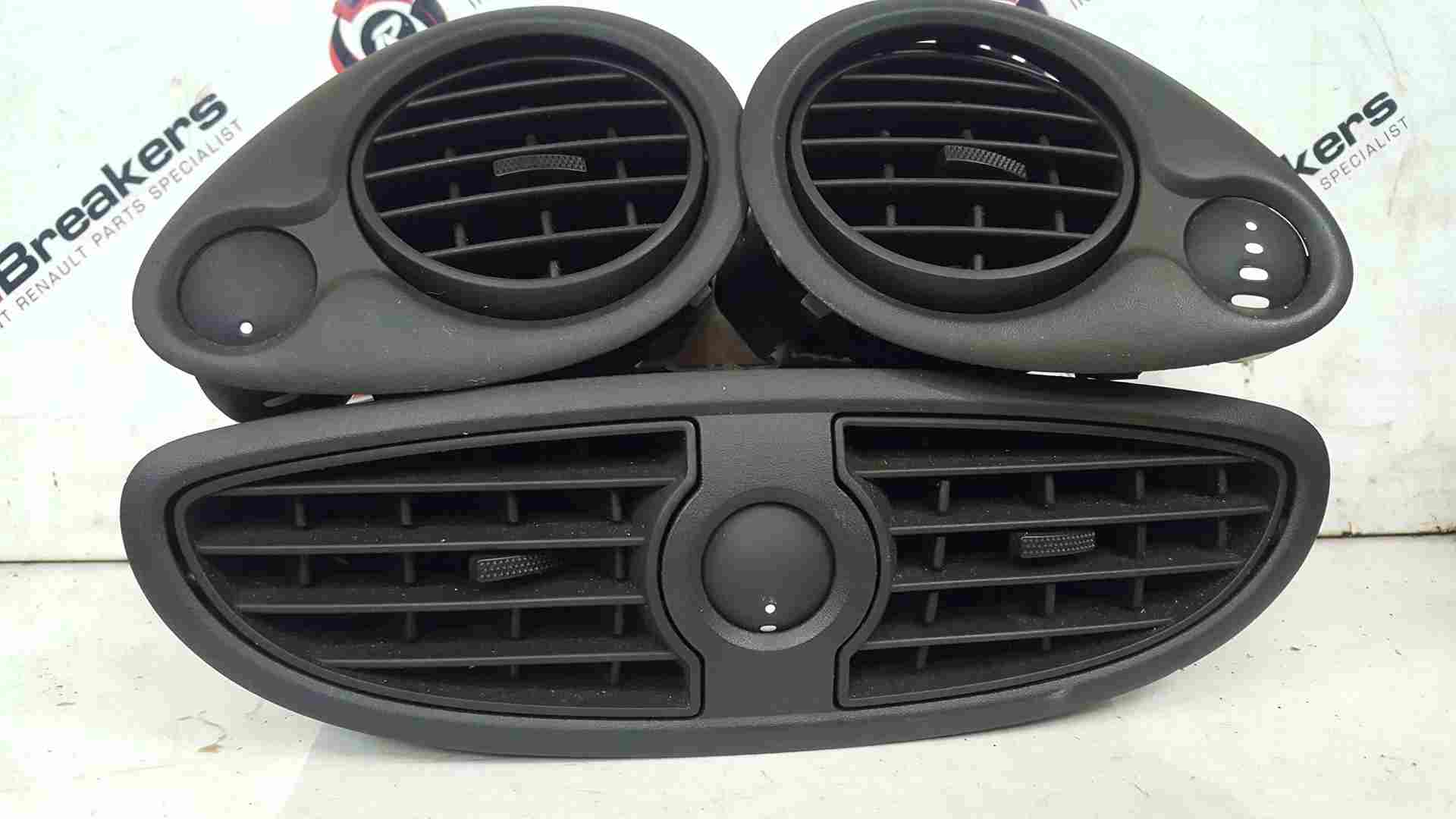 Thumb 5 Renault Clio MK3 2005-2012 Heater Vents SET Plain Matt Black