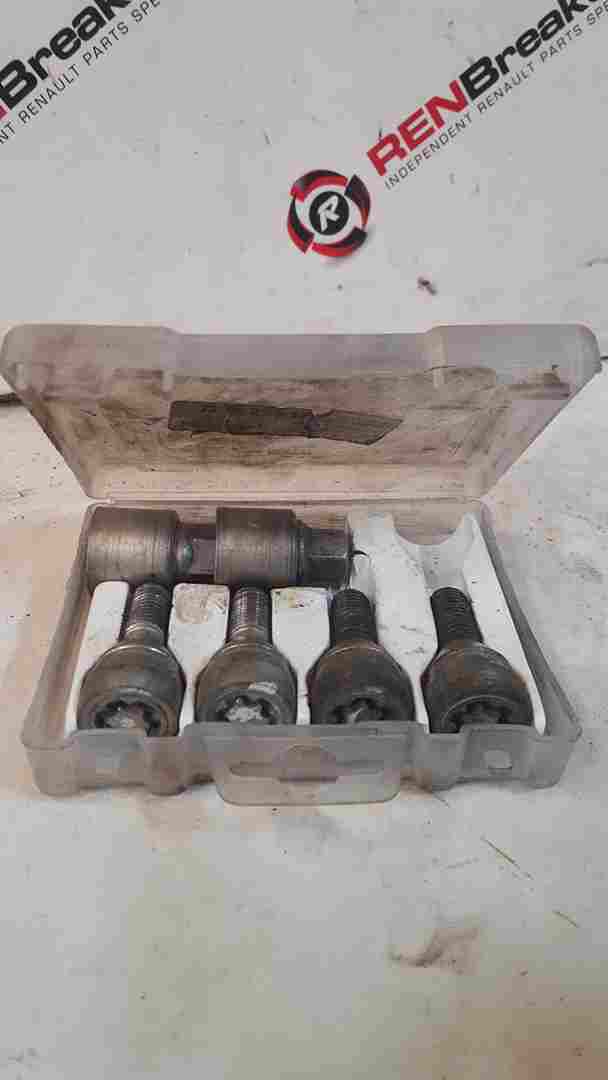 Thumb 3 Renault Clio MK3 2005-2012 Locking Lock NUT Bolts SET 