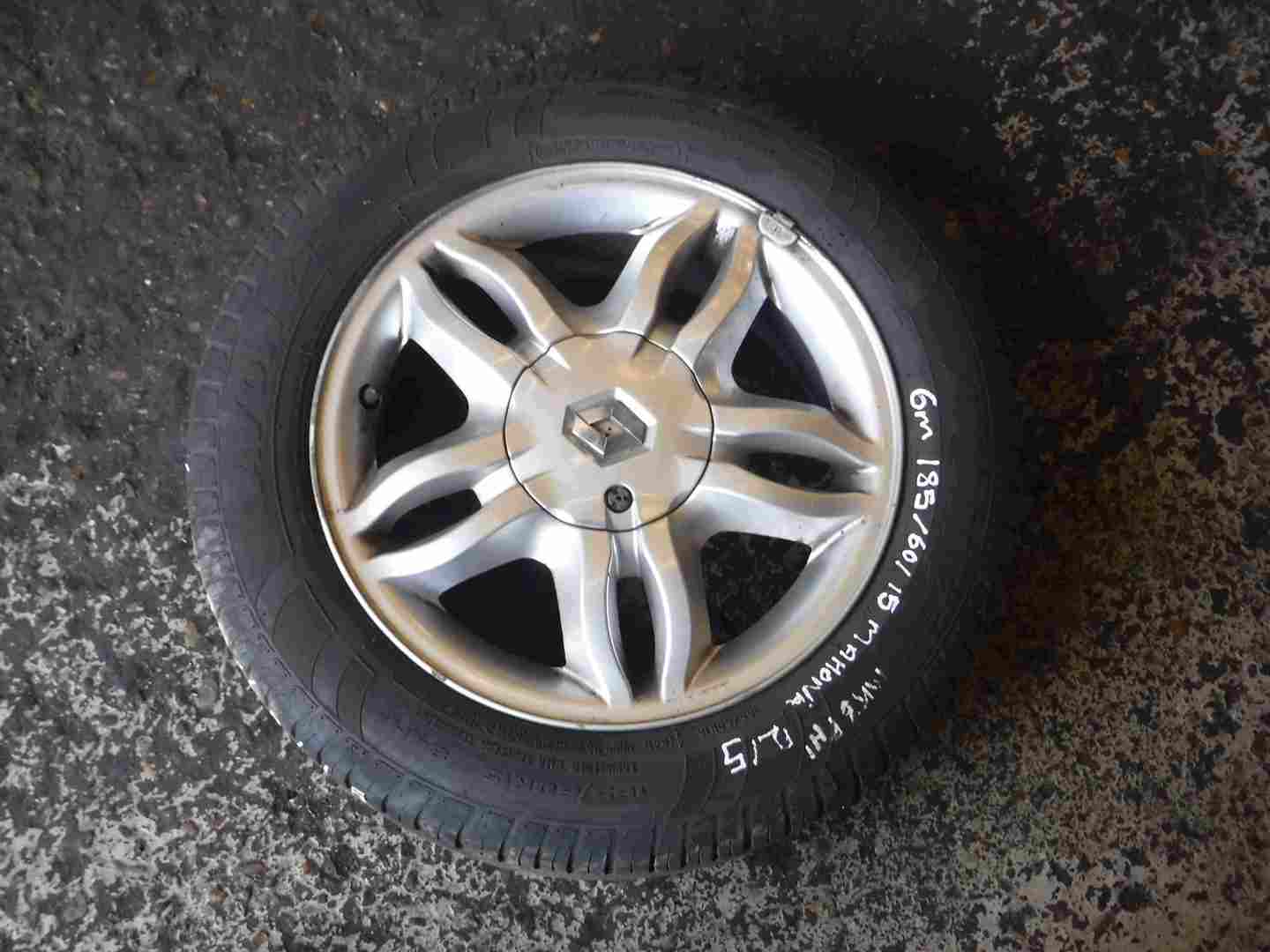 Renault Clio MK3 2005-2012 Mahonia Alloy Wheel + Tyre 185 60 15 6mm 4/5