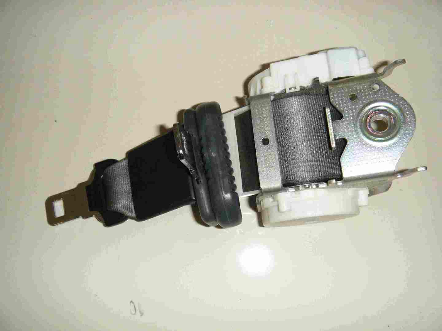 Renault Clio MK3 2005-2012 Middle Rear Centre Seat Belt 