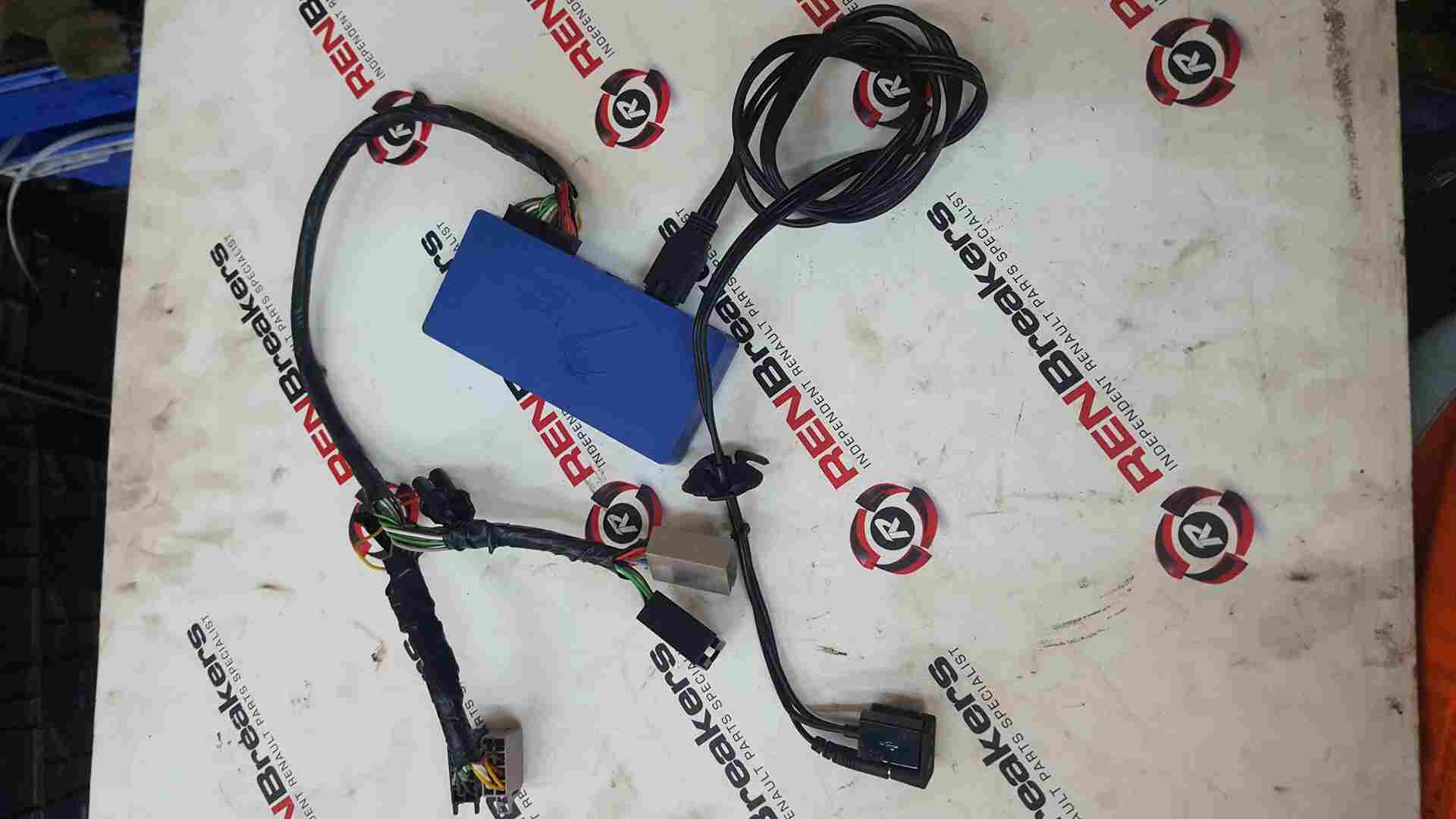 Thumb 3 Renault Clio MK3 2005-2012 Parrot Handfree Bluetooth Bluebox Module Mki9000