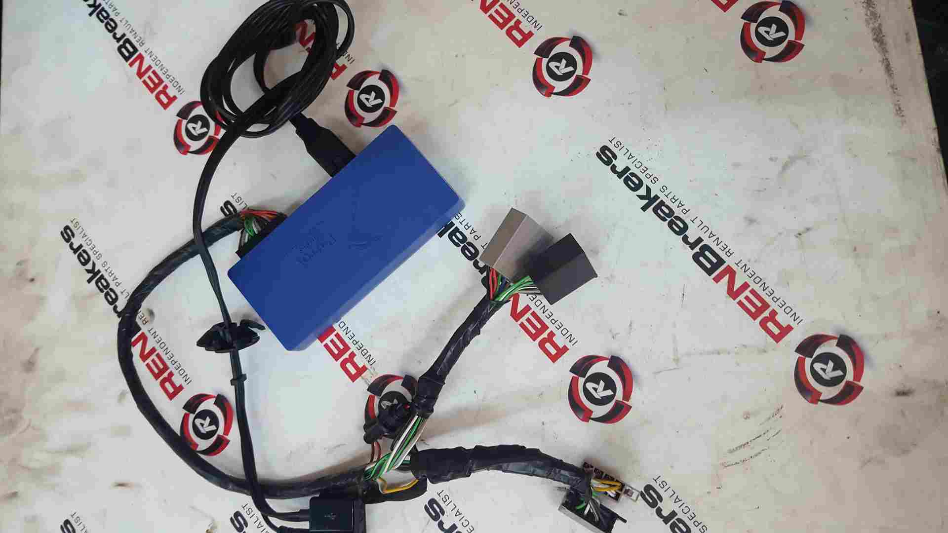 Renault Clio MK3 2005-2012 Parrot Handfree Bluetooth Bluebox Module Mki9000