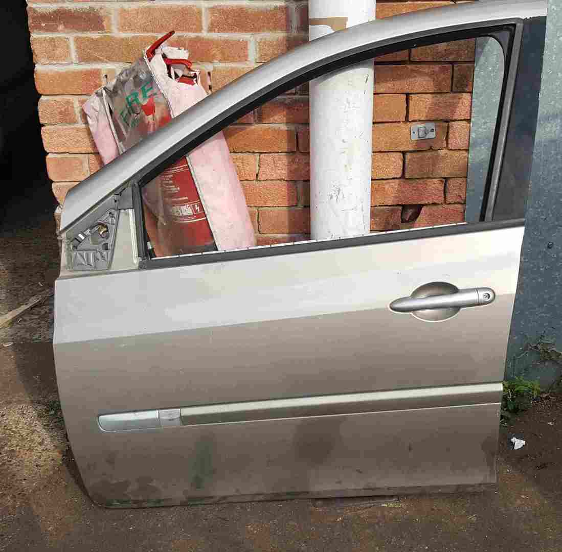 Thumb 2 Renault Clio MK3 2005-2012 Passenger NSF Front Door Beige Gold TEHNK 5dr