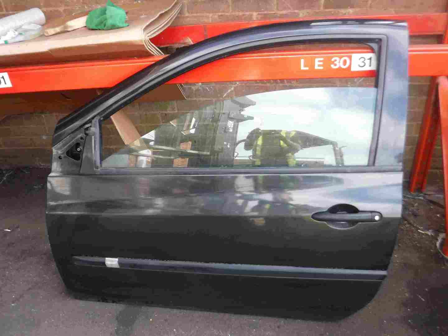 Renault Clio MK3 2005-2012 Passenger NSF Front Door Black 676 3dr