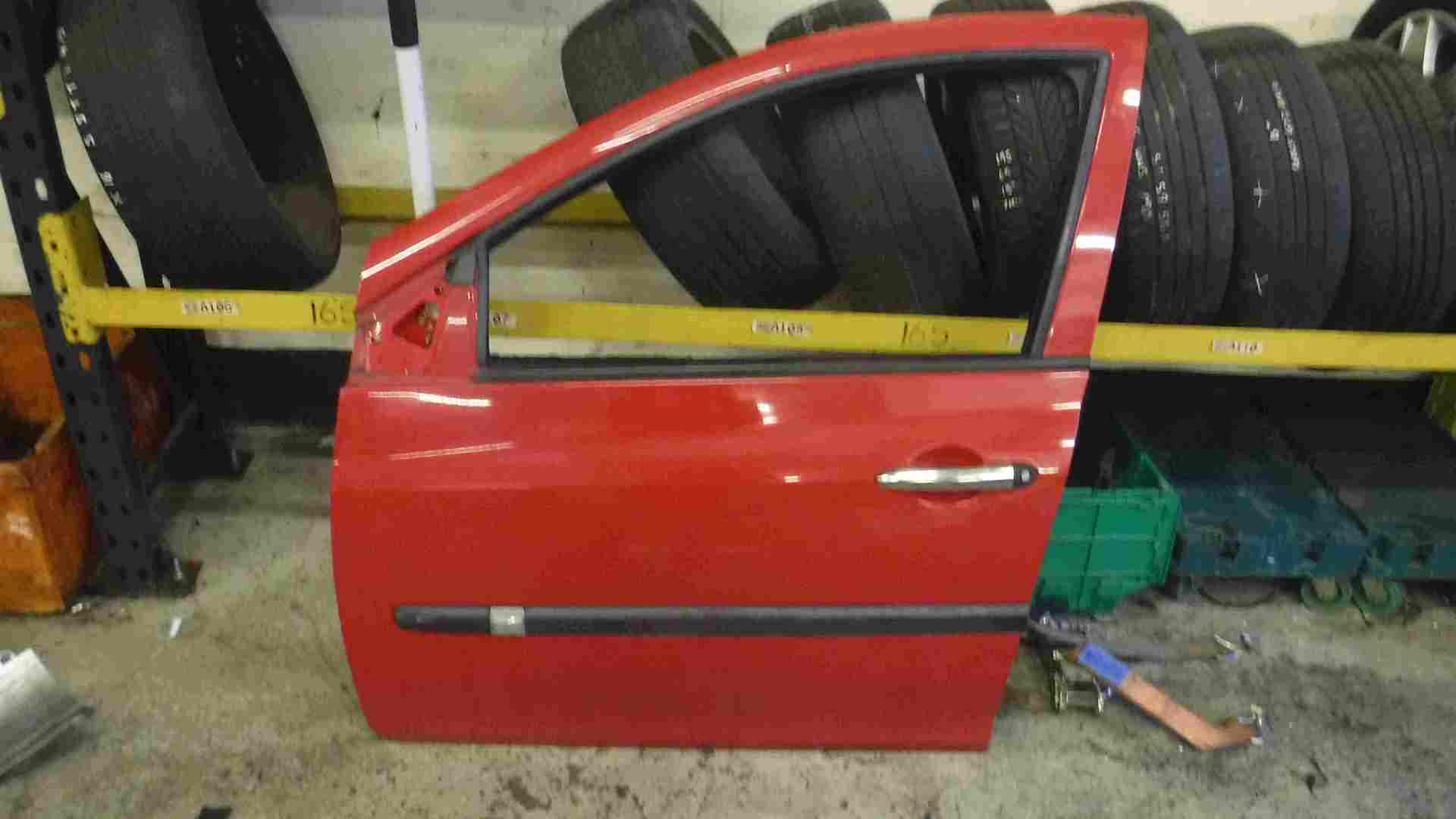 Renault Clio MK3 2005-2012 Passenger NSF Front Door Red 727 5dr