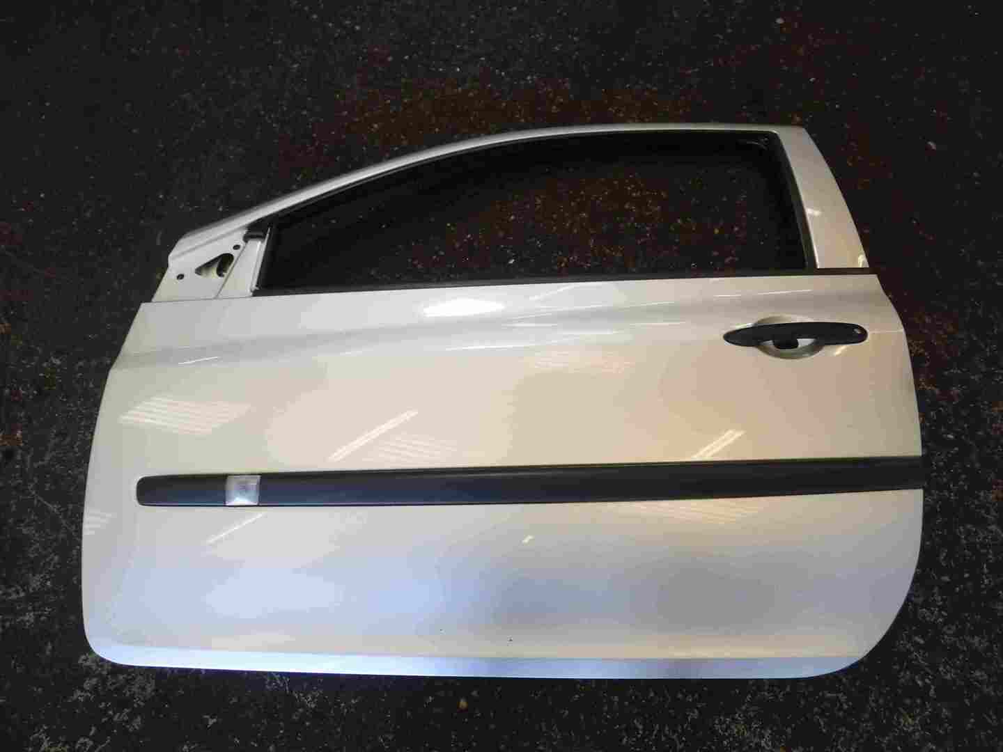 Renault Clio MK3 2005-2012 Passenger NSF Front Door Silver TED69 3DR