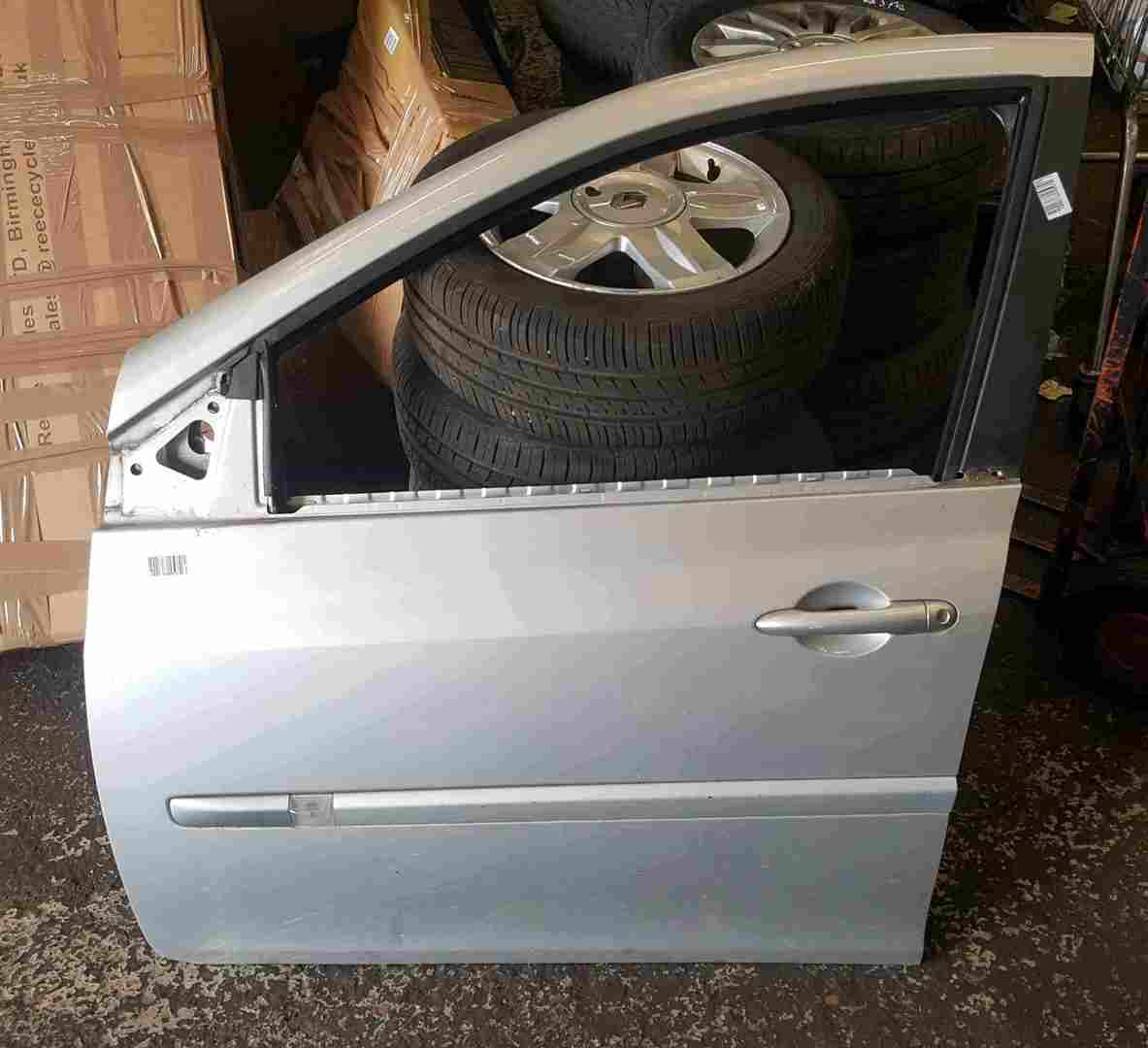 Thumb 4 Renault Clio MK3 2005-2012 Passenger NSF Front Door Silver TED69 5dr