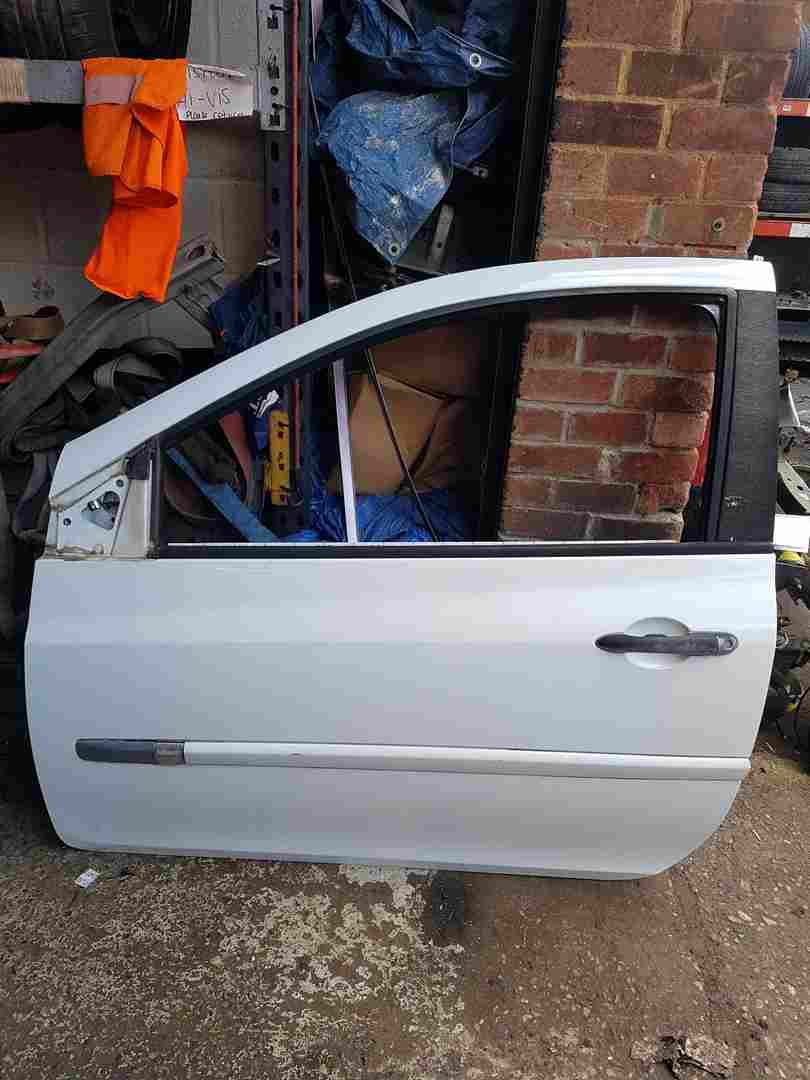 Thumb 3 Renault Clio MK3 2005-2012 Passenger NSF Front Door White Ov369 3Dr