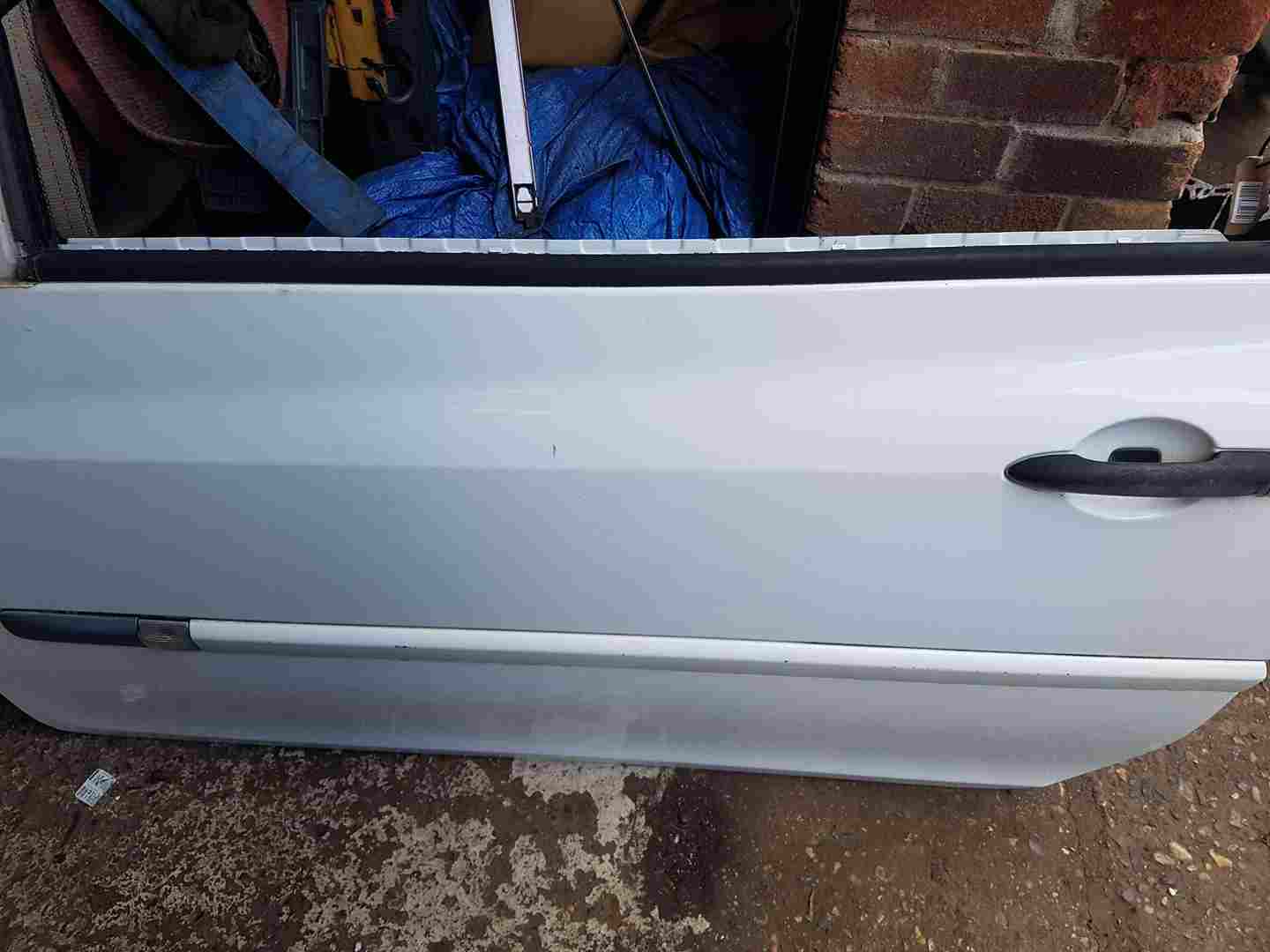 Thumb 2 Renault Clio MK3 2005-2012 Passenger NSF Front Door White Ov369 3Dr