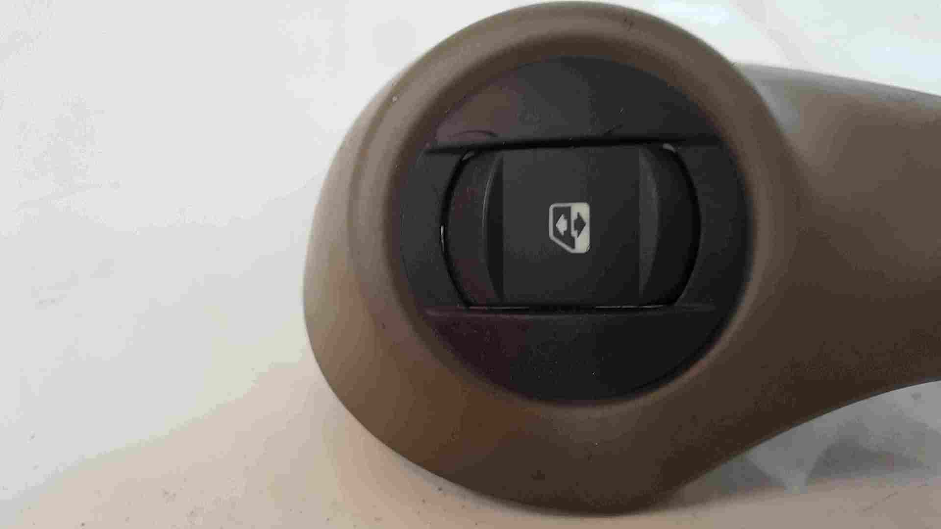 Thumb 3 Renault Clio MK3 2005-2012 Passenger NSF Front Window Switch 5DR 8200316977
