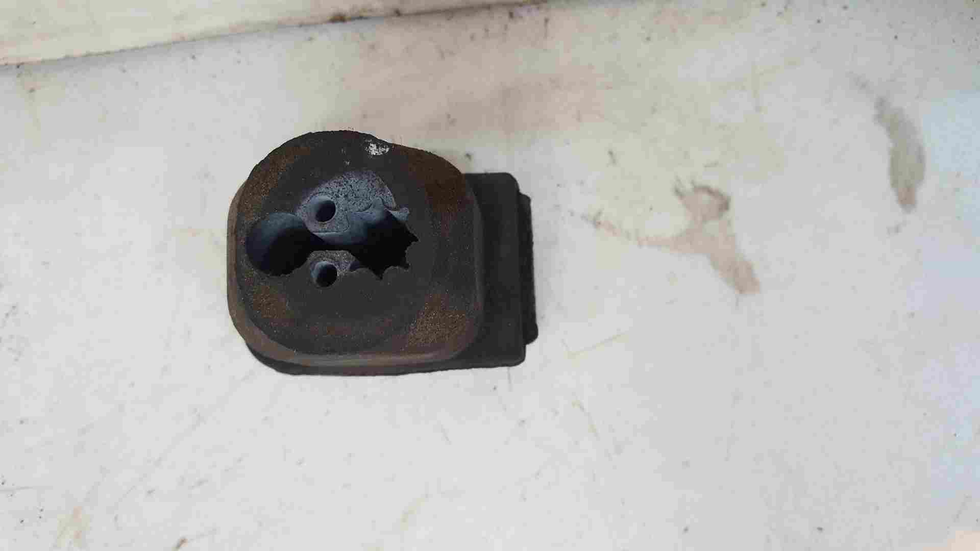 Thumb 4 Renault Clio MK3 2005-2012 Radiator Rubber Support Mount Bush  8200367990