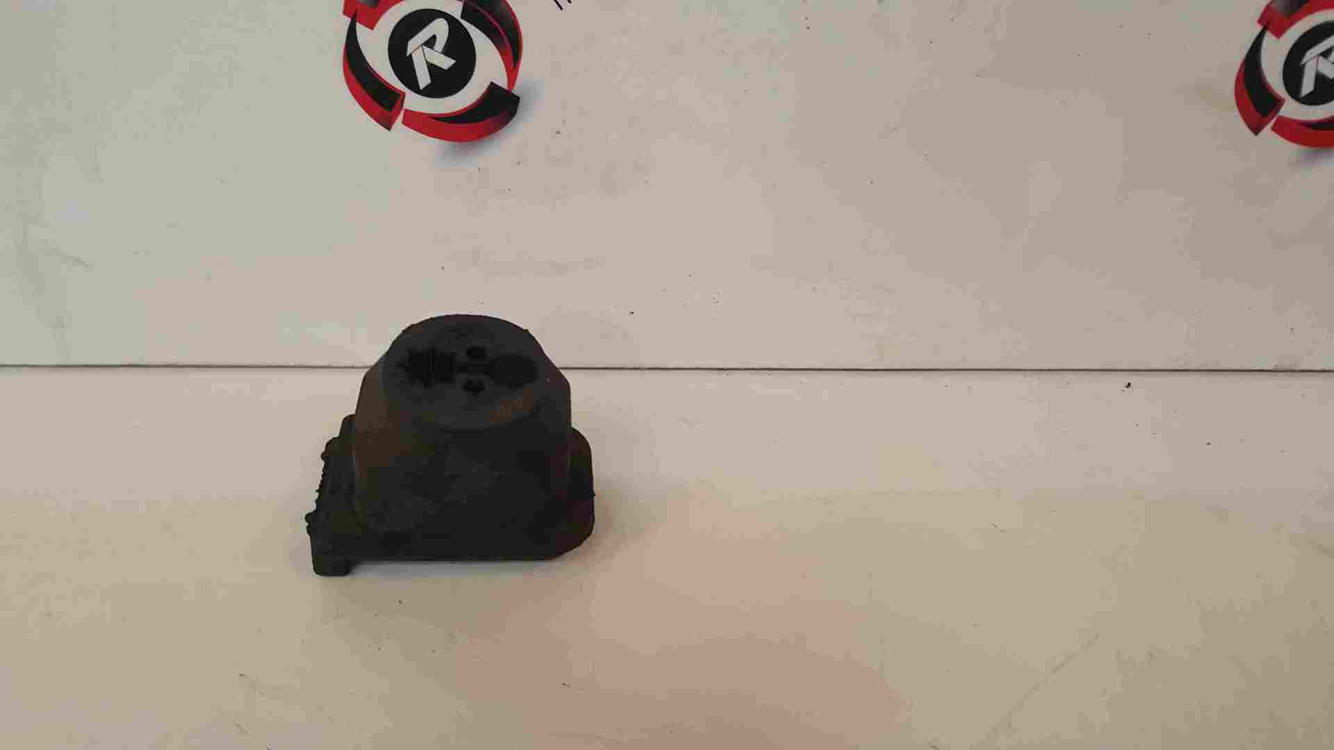 Renault Clio MK3 2005-2012 Radiator Rubber Support Mount Bushes X3