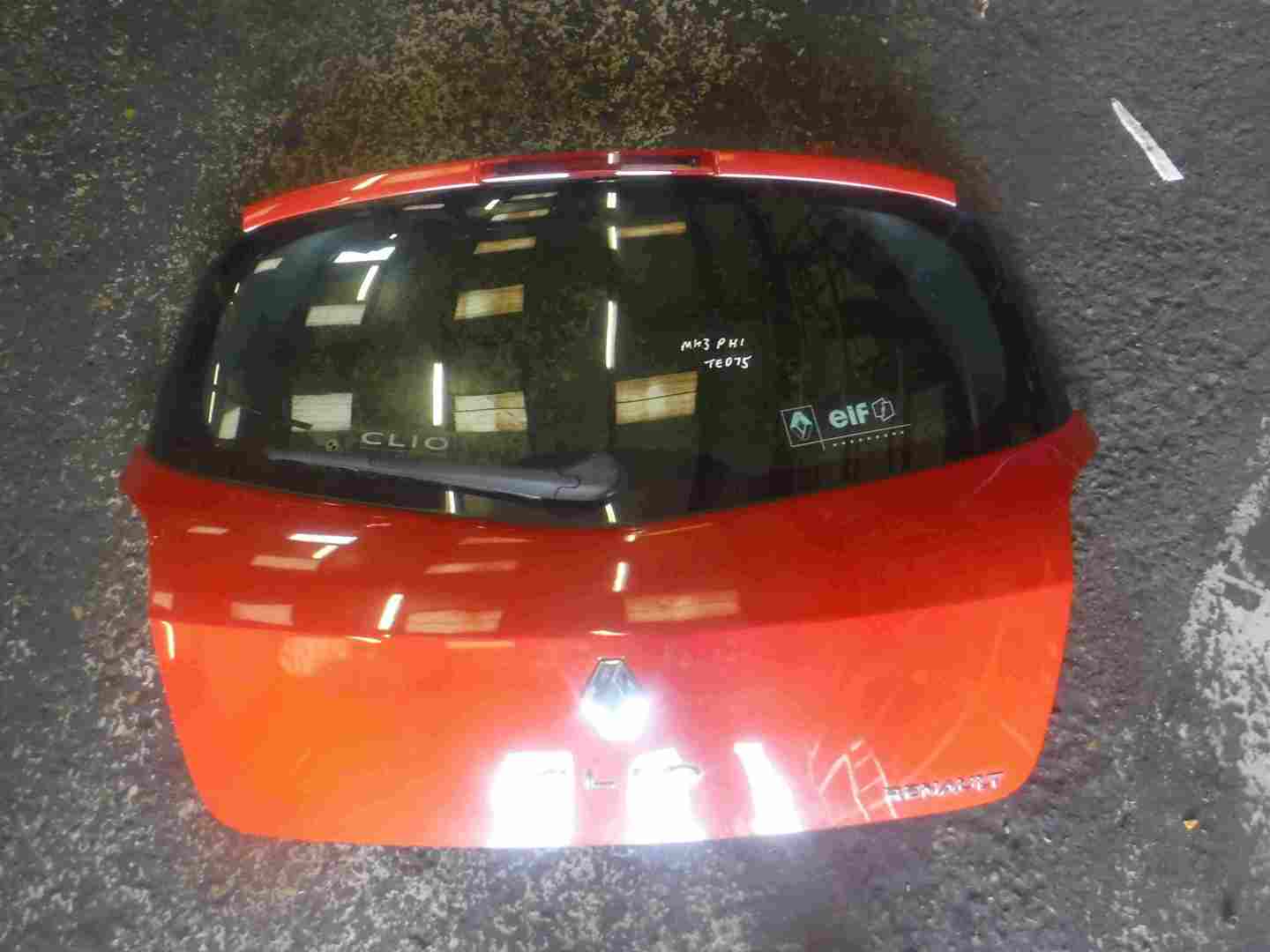 Renault Clio MK3 2005-2012 Rear Tailgate Boot Red TED75