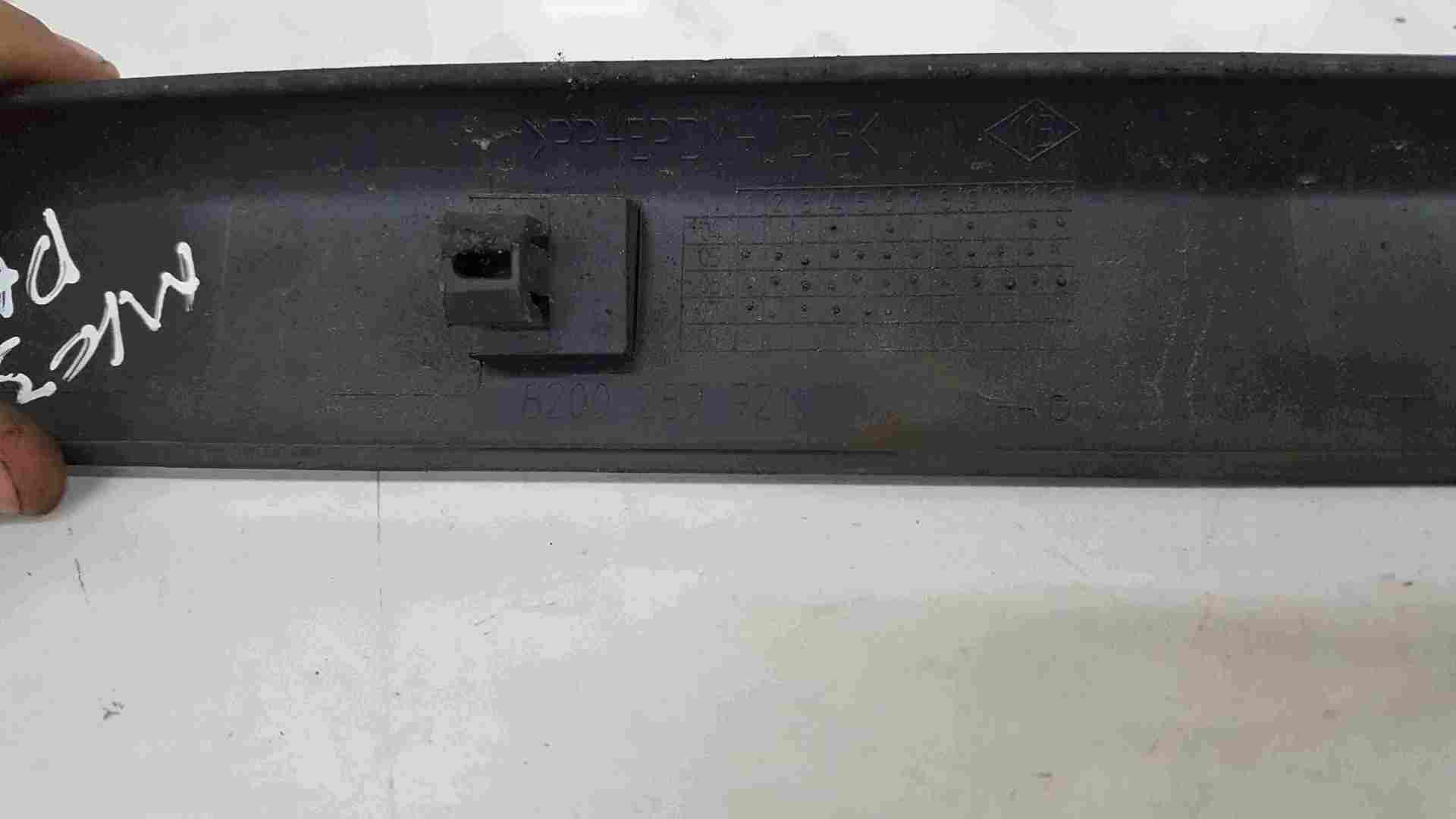 Renault Clio MK3 2005-2012 Drivers OSF Front Door Moulding Trim 3dr Ripcurl