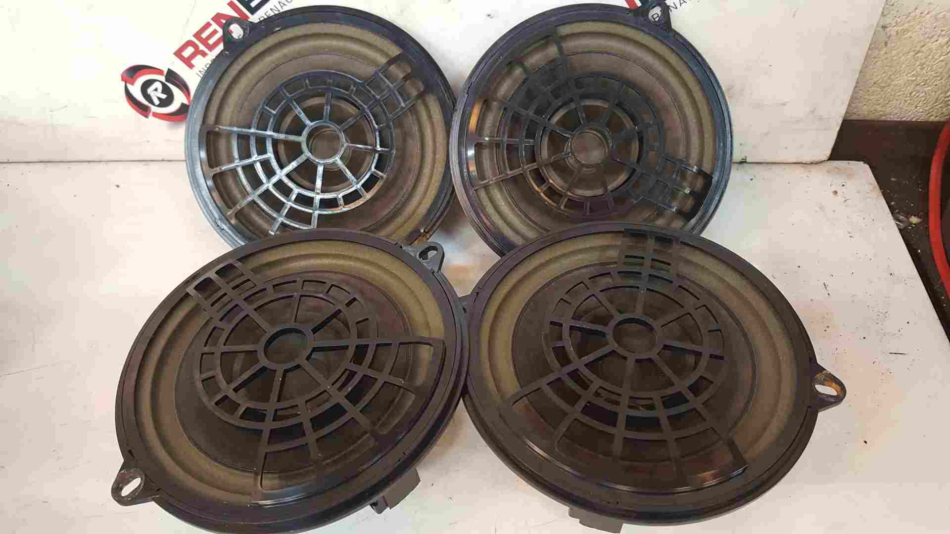 Renault Clio MK3 2005-2012 Speaker SET Blaupunkt Geniuine Part x4 281447447R