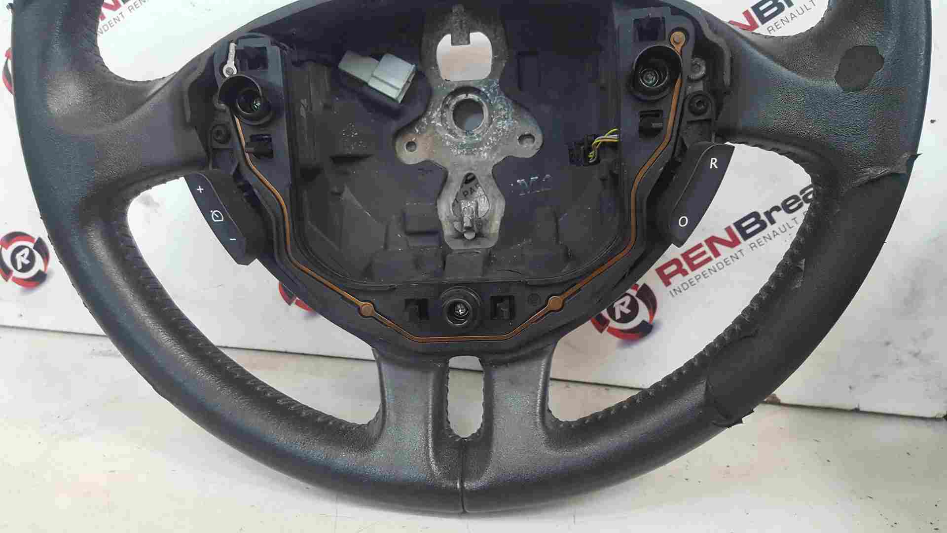 Thumb 5 Renault Clio MK3 2005-2012 Steering Wheel Cruise Control Leather Peel 8200344082