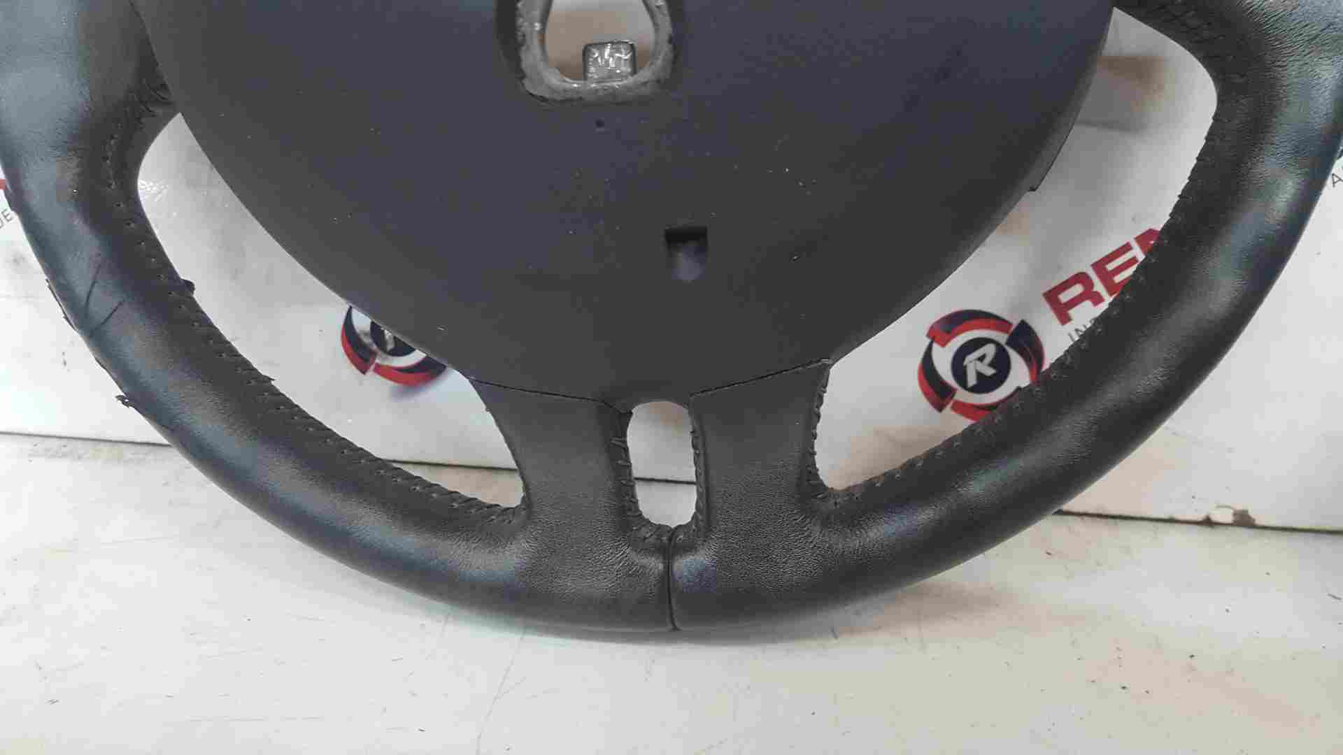 Thumb 3 Renault Clio MK3 2005-2012 Steering Wheel Cruise Control Leather Peel 8200344082