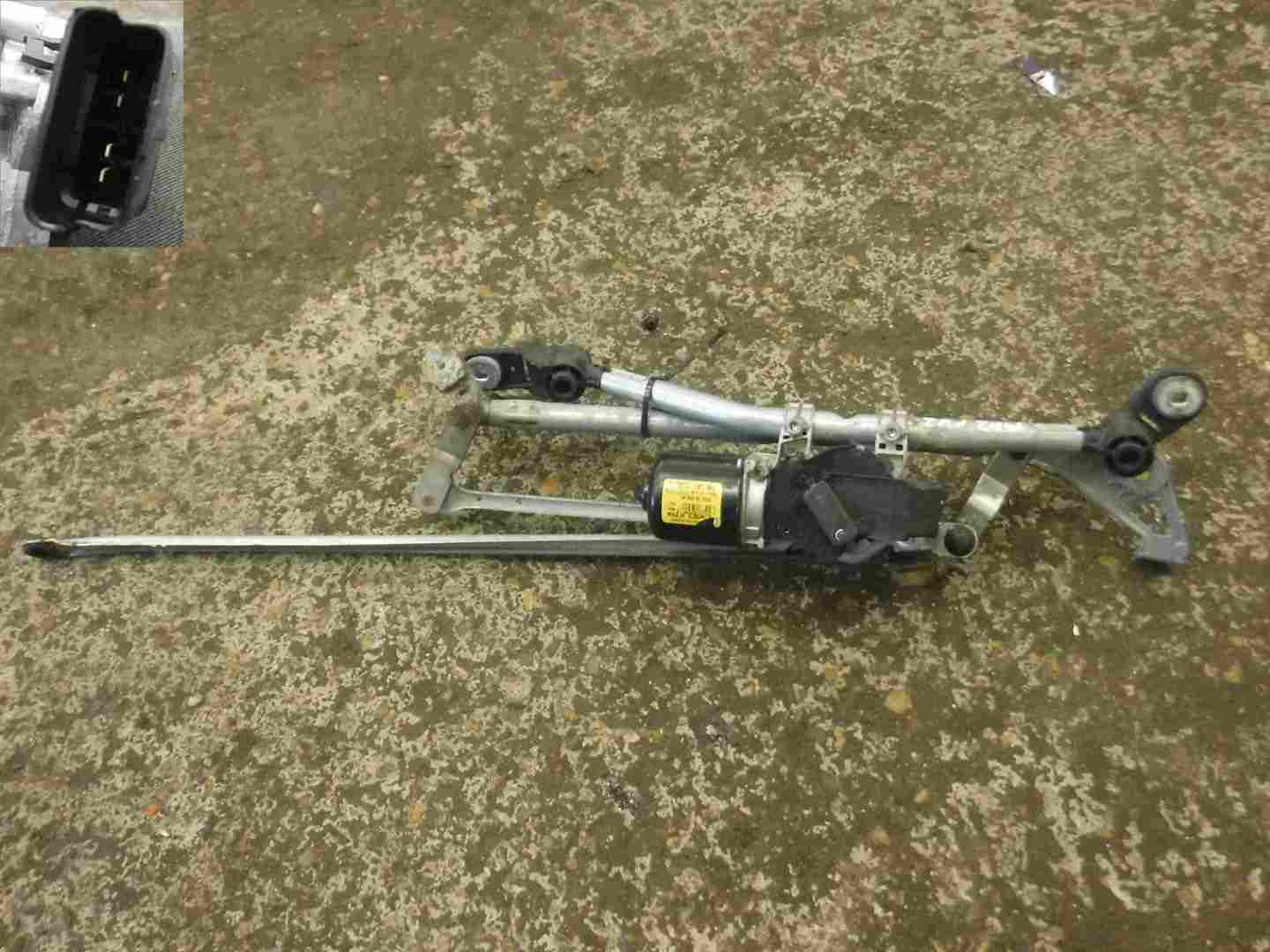 Renault Clio MK3 2005-2012 Windscreen Wiper Motor + Linkage 8200268932
