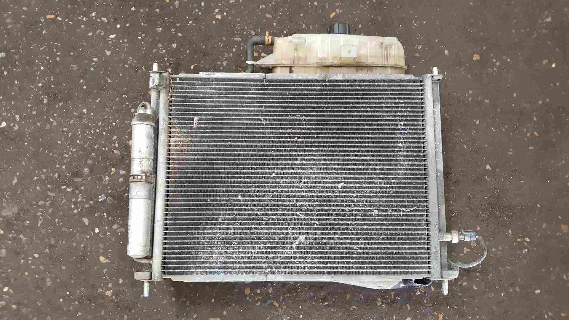 Thumb 9 Renault Clio MK3 2009-2012 1.2 16V Radiator RAD Pack Cooling FAN 8200688390
