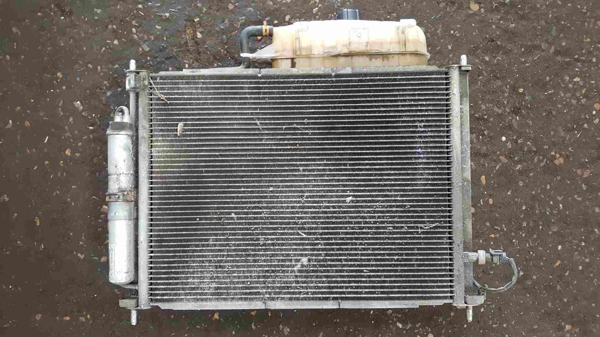 Thumb 8 Renault Clio MK3 2009-2012 1.2 16V Radiator RAD Pack Cooling FAN 8200688390