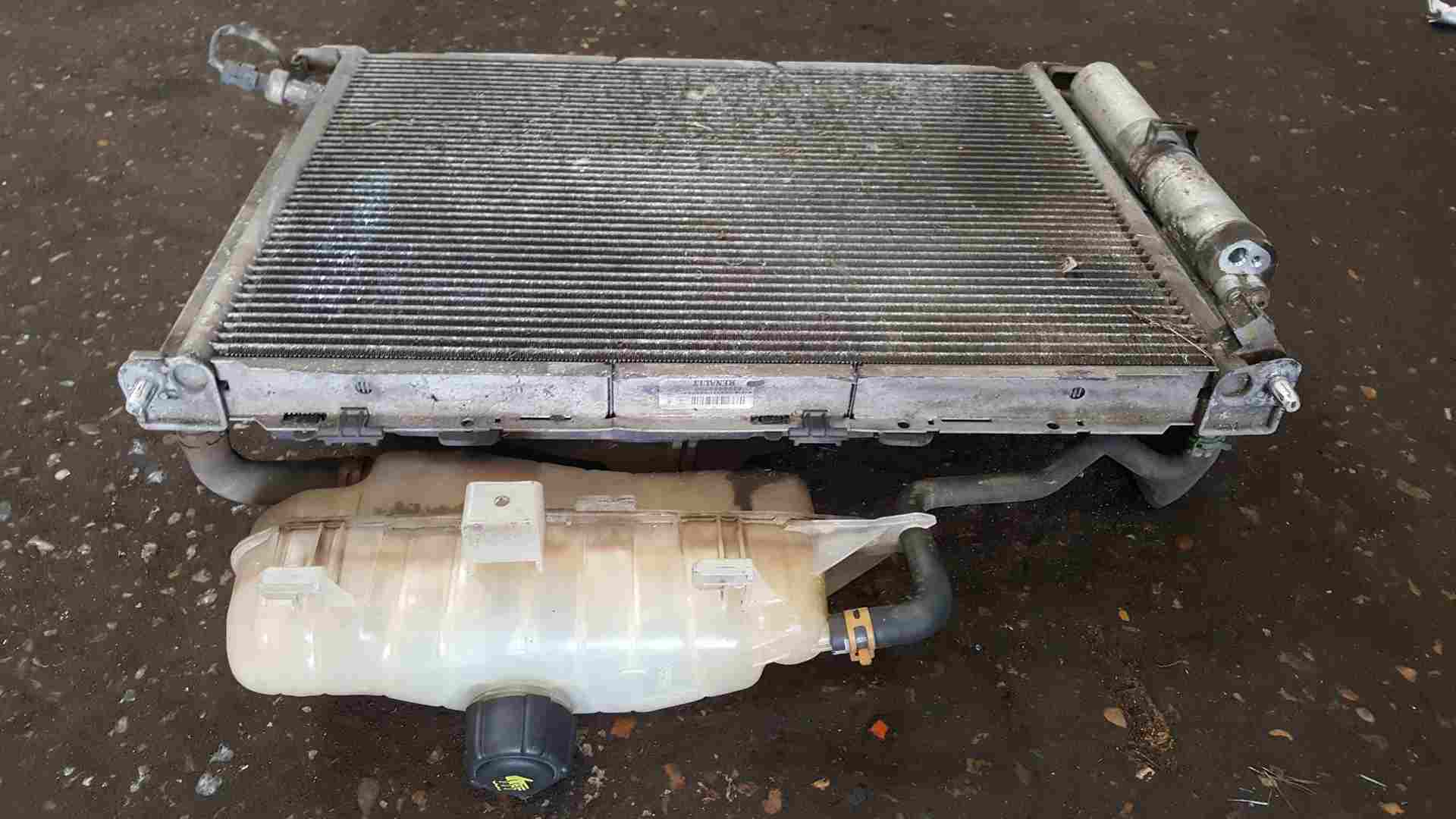 Thumb 5 Renault Clio MK3 2009-2012 1.2 16V Radiator RAD Pack Cooling FAN 8200688390