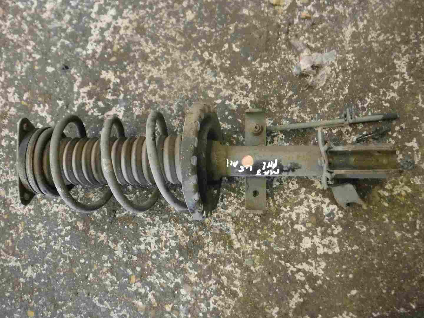 Renault Clio MK3 2009-2012 1.5 dCi Front Spring Shock Suspension Leg