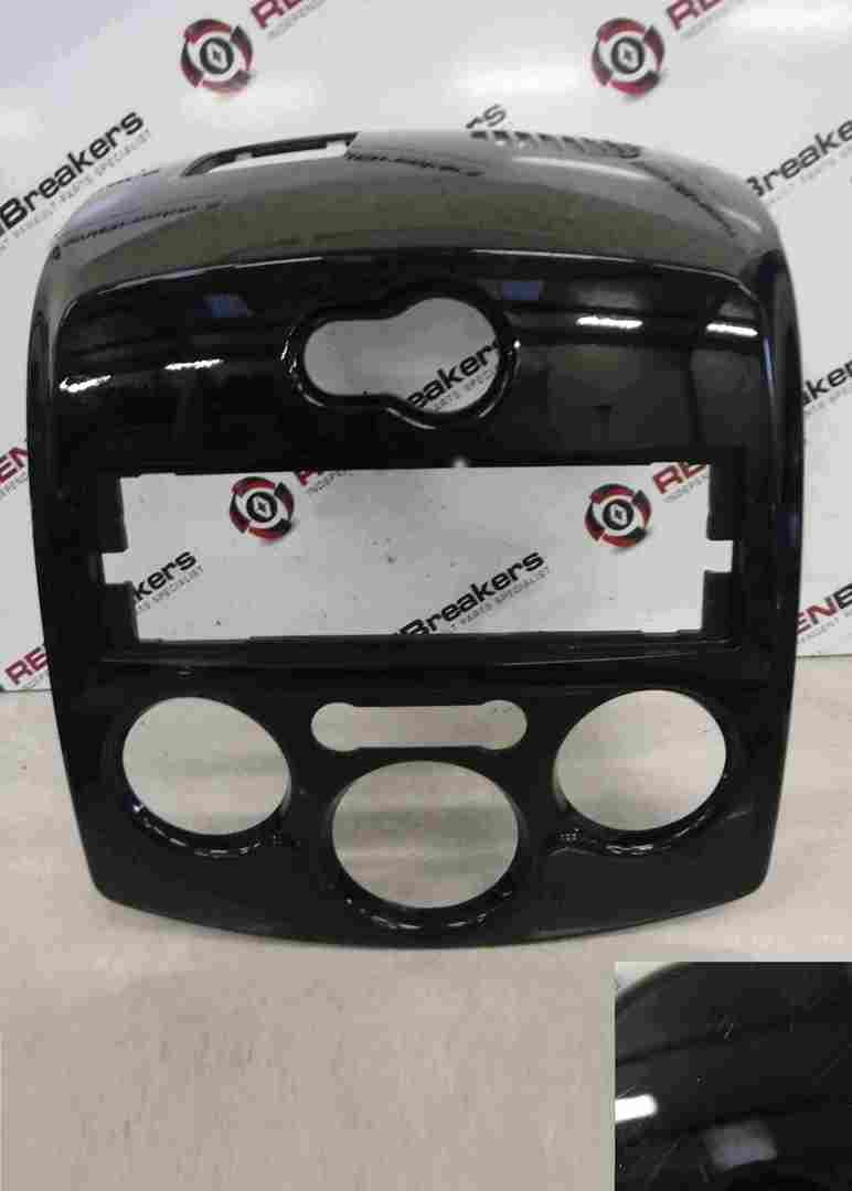 Renault Clio MK3 2009-2012 Centre Dashboard Heater Surround Gloss Black 4/5