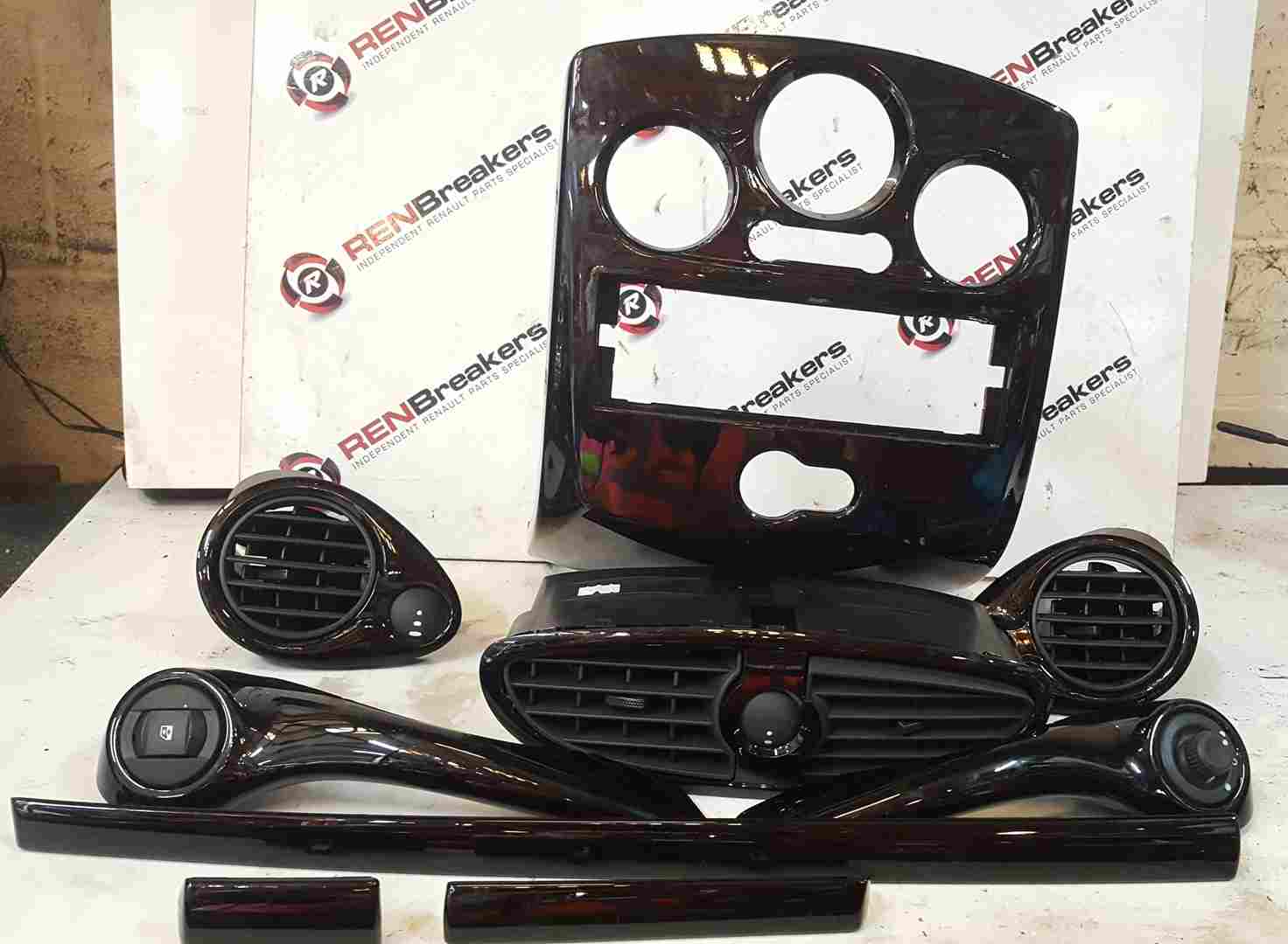 Thumb 5 Renault Clio MK3 2009-2012 Dashboard Inserts Moulding Vents Trim Gloss Black Set