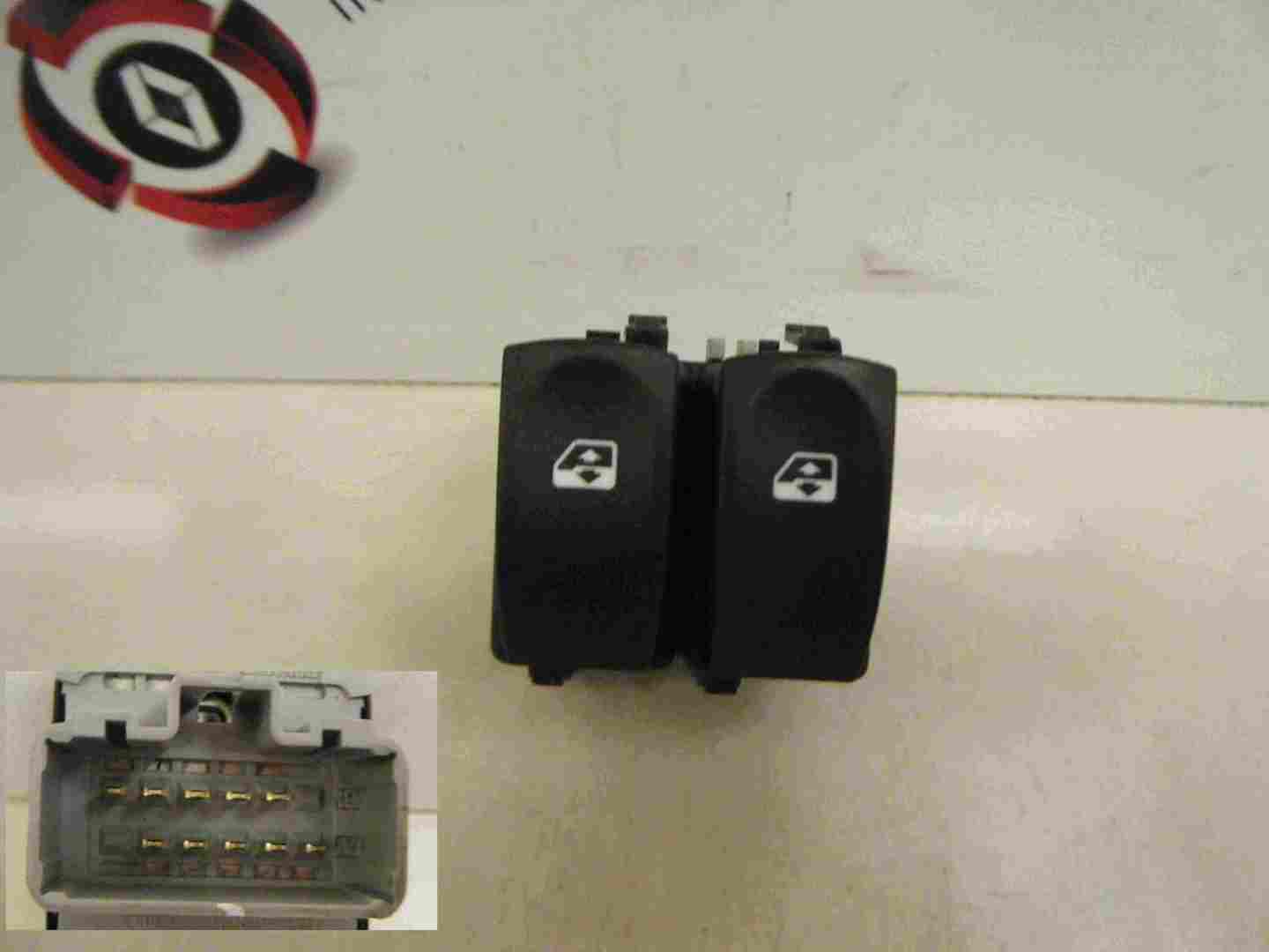 Renault Clio MK3 2009-2012 Drivers OSF Front Electric Window Switch Dual Grey