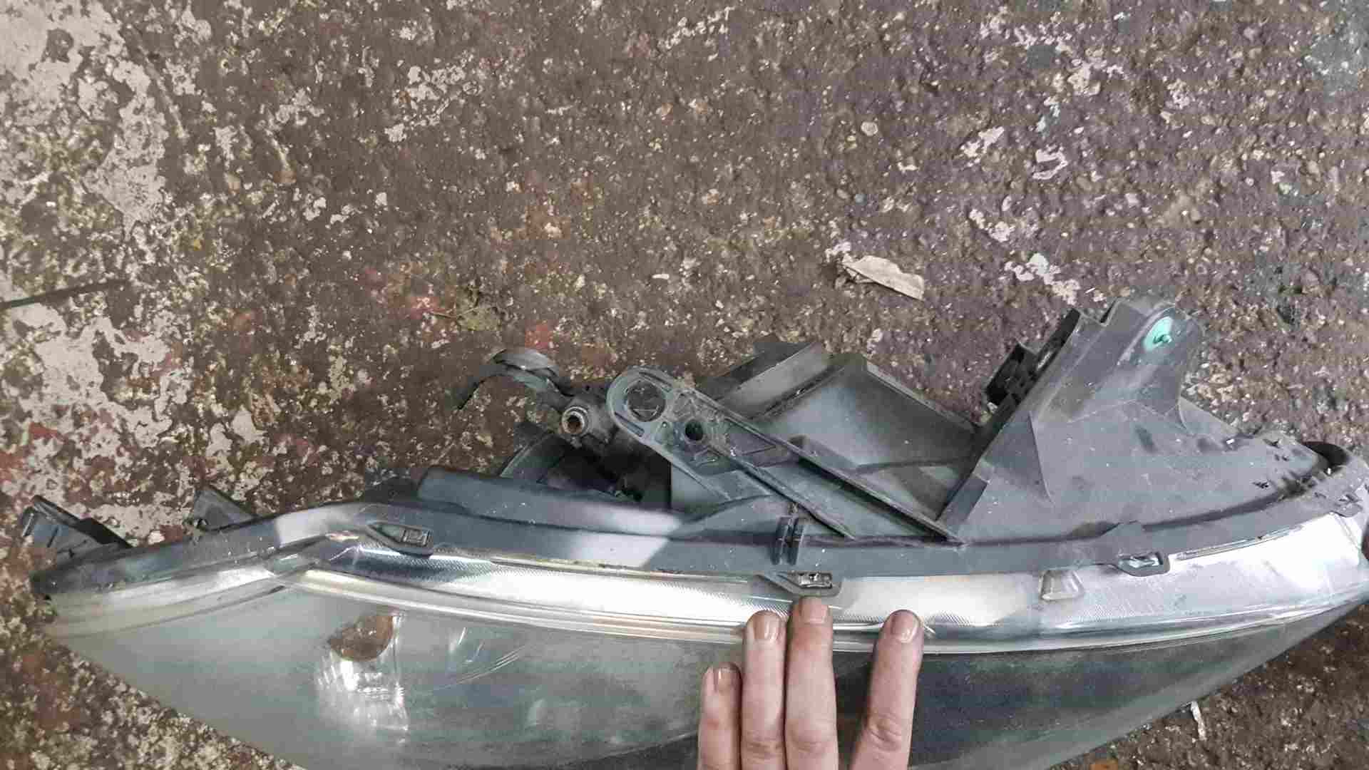 Thumb 4 Renault Clio MK3 2009-2012 Drivers OSF Front Headlight Black Backing Cloudy