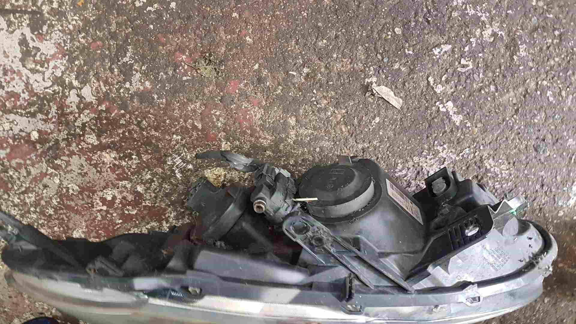 Thumb 6 Renault Clio MK3 2009-2012 Drivers OSF Front Headlight Black Backing Cloudy