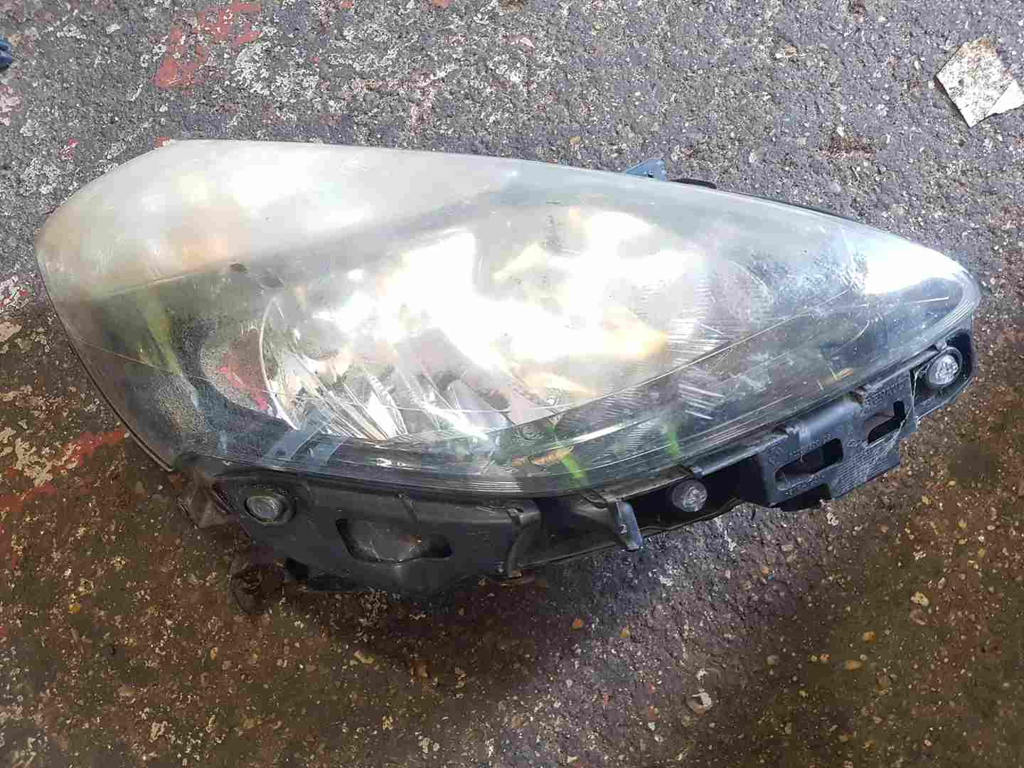 Thumb 6 Renault Clio MK3 2009-2012 Drivers OSF Front Headlight Black Backing Cloudy
