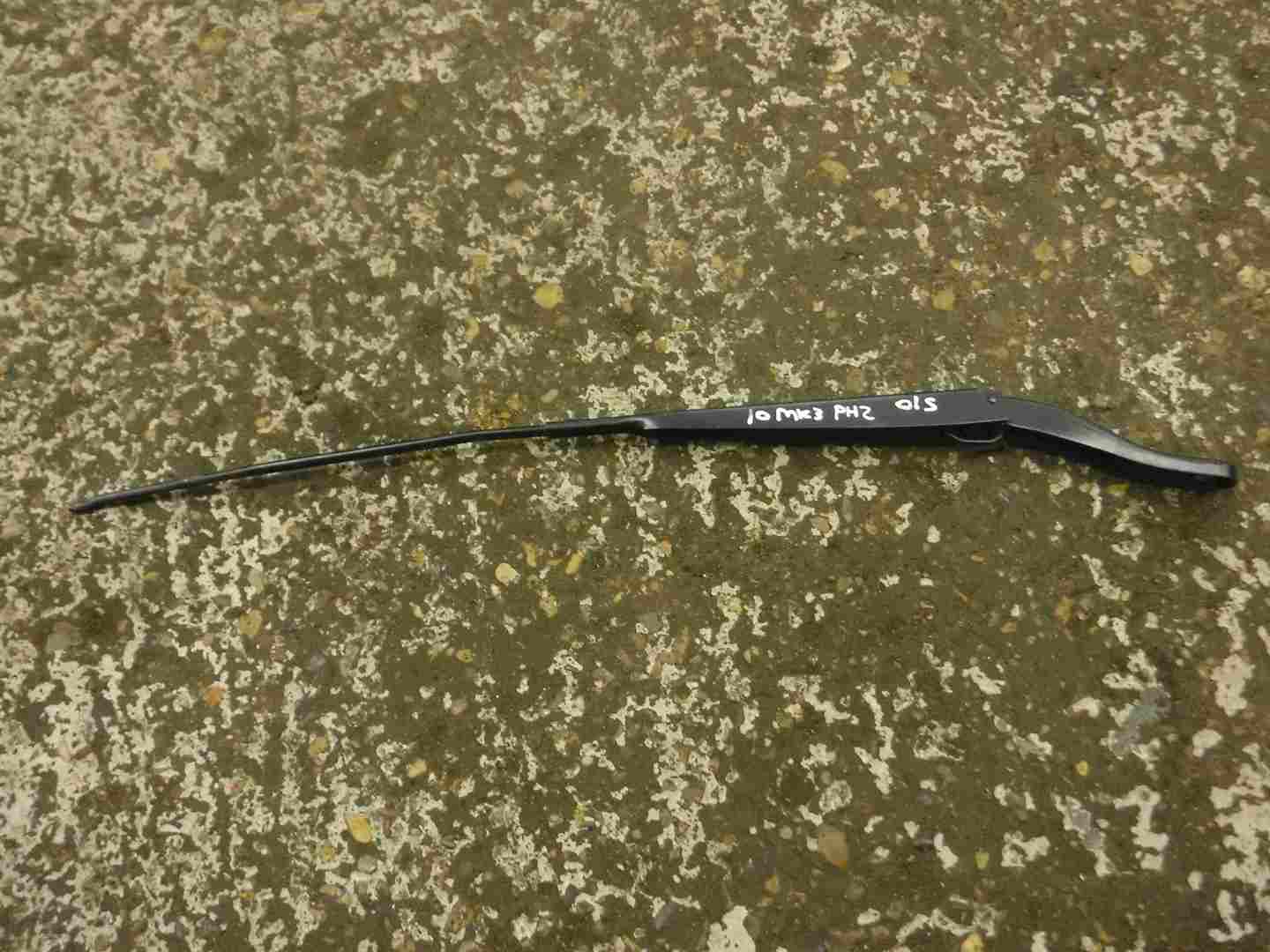 Renault Clio MK3 2005-2012 Drivers OSF Front Windscreen Wiper Arm 8200832061