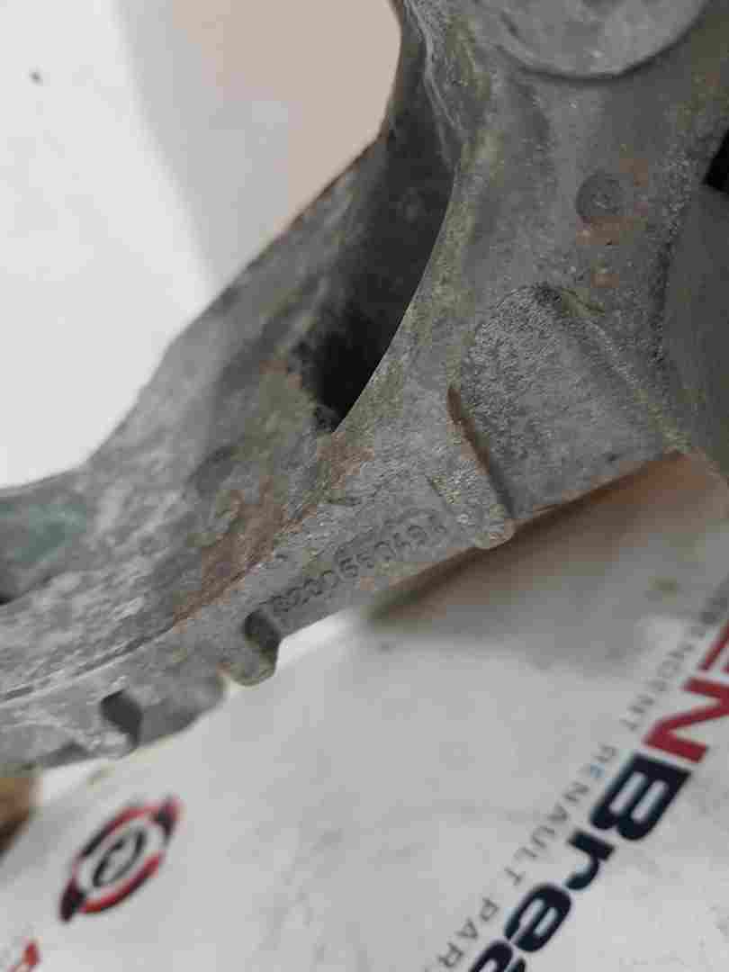 Thumb 4 Renault Clio MK3 2009-2012 Engine Mount Bracket Alternator Aircon Pump