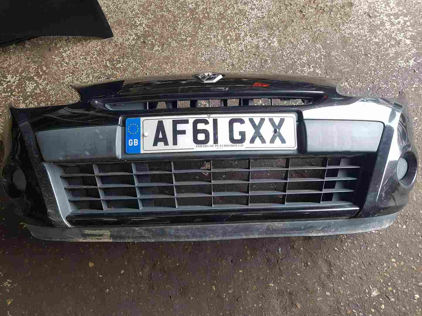 Thumb 6 Renault Clio MK3 2009-2012 Front Bumper Black 676 185
