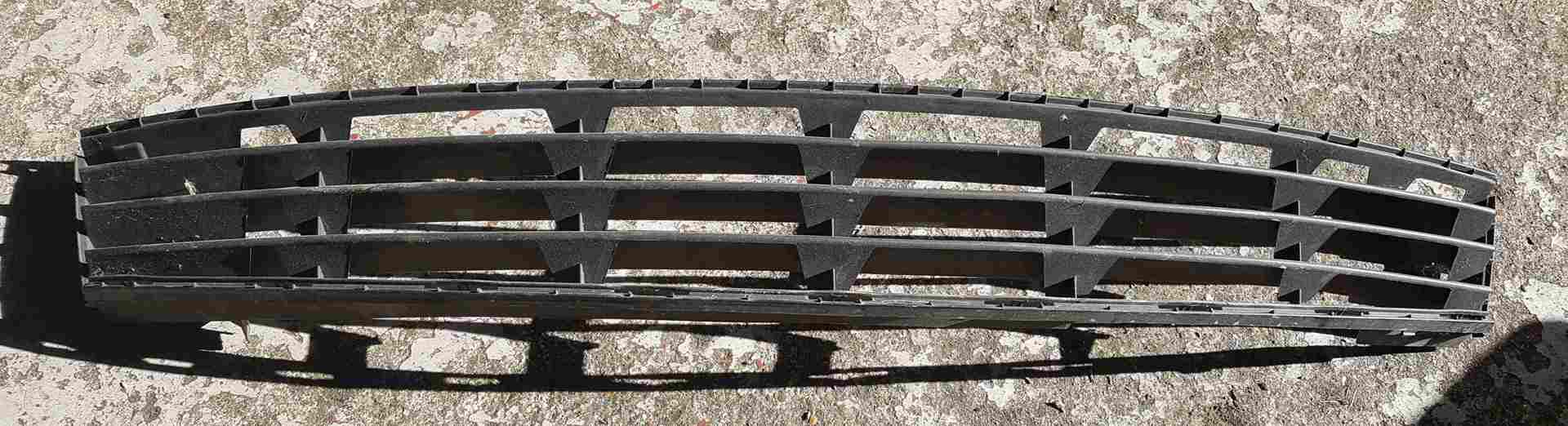 Thumb 2 Renault Clio MK3 2009-2012 Front Bumper Bottom Grill Grille Insert Plastic