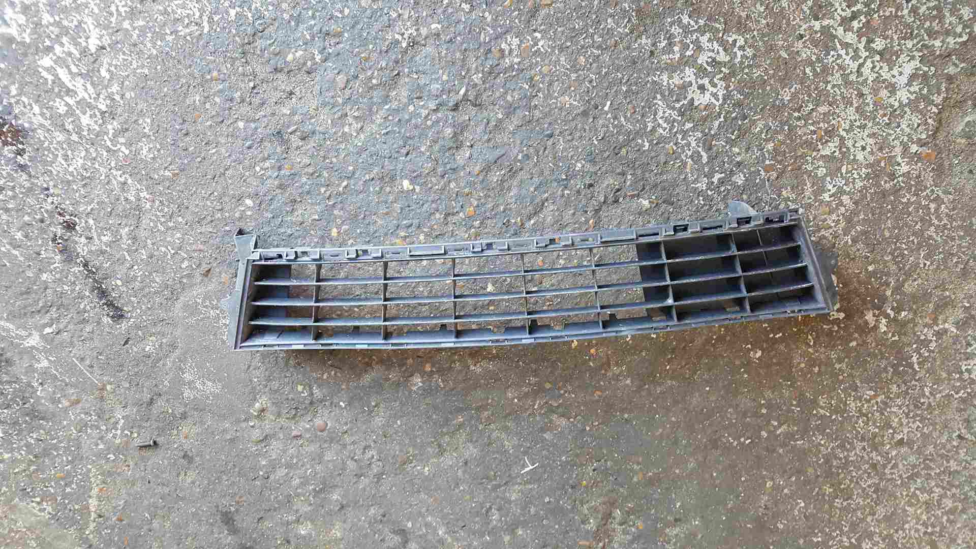 Renault Clio MK3 2009-2012 Front Bumper Grill Insert Bottom 623123676R