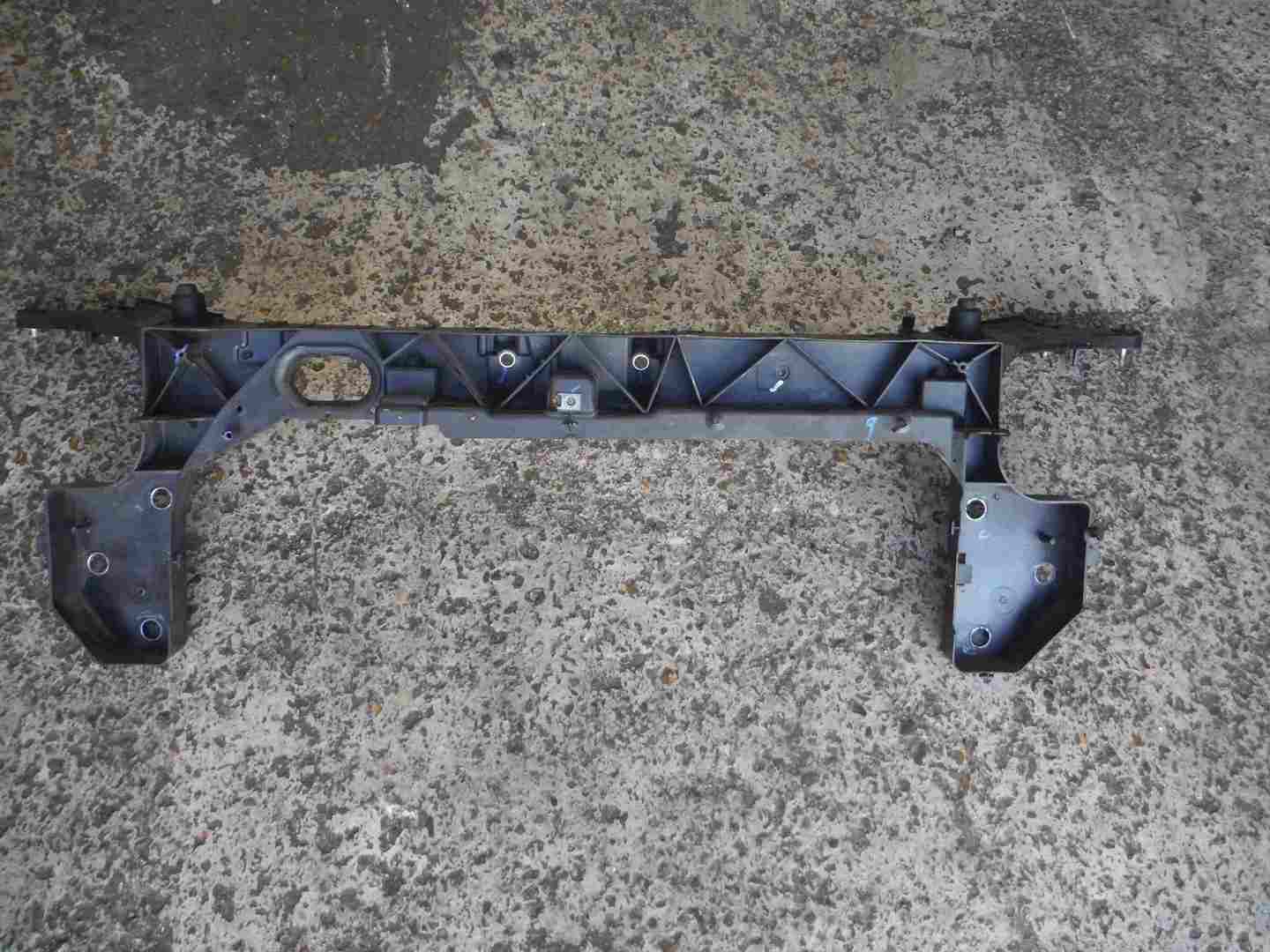 Renault Clio MK3 2009-2012 Front Bumper Panel Slam Rest Plastic
