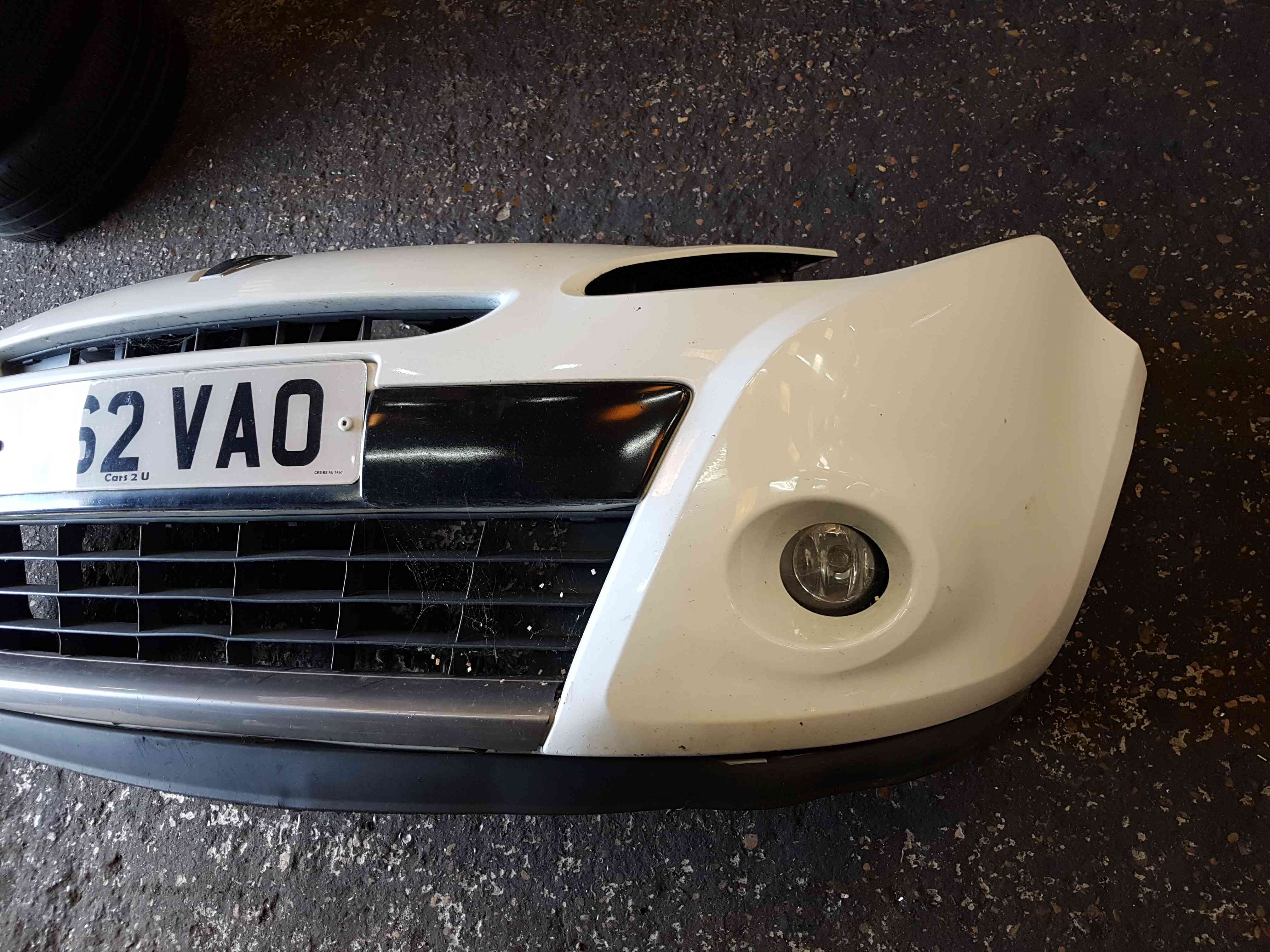 Thumb 5 Renault Clio MK3 2009-2012 Front Bumper White Ov369 195