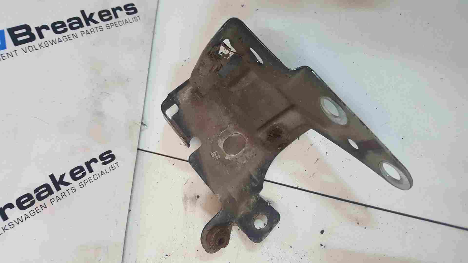 Renault Clio MK3 2009-2012 Passenger NSF Front Bumper Wing Bracket silver