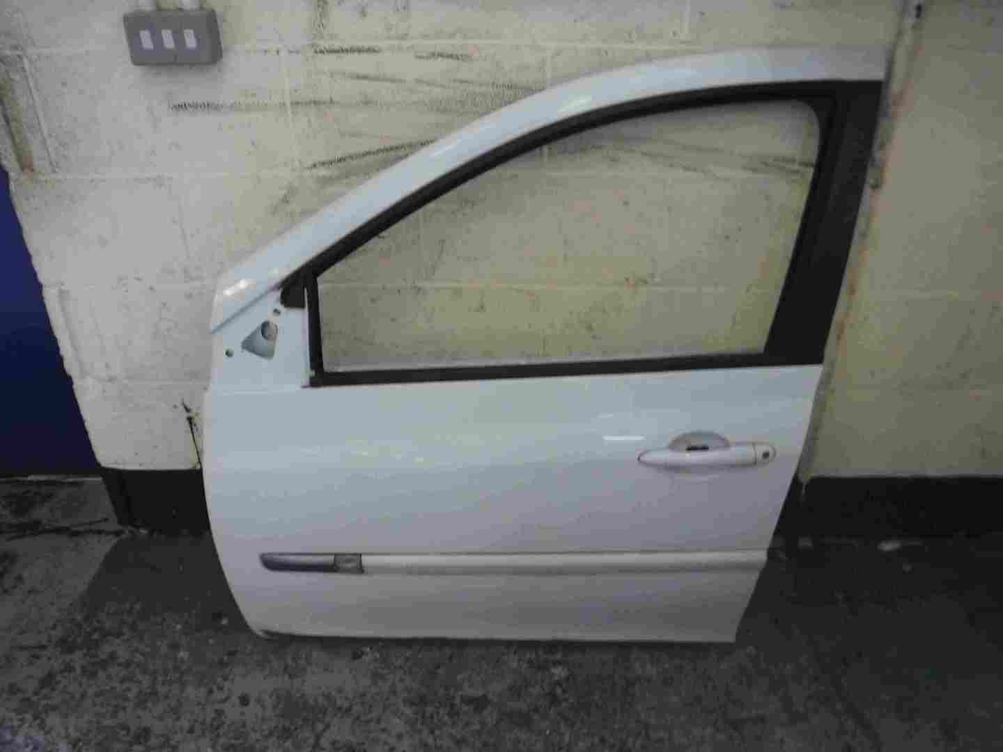 Renault Clio MK3 2009-2012 Passenger NSF Front Door White OV369 5dr