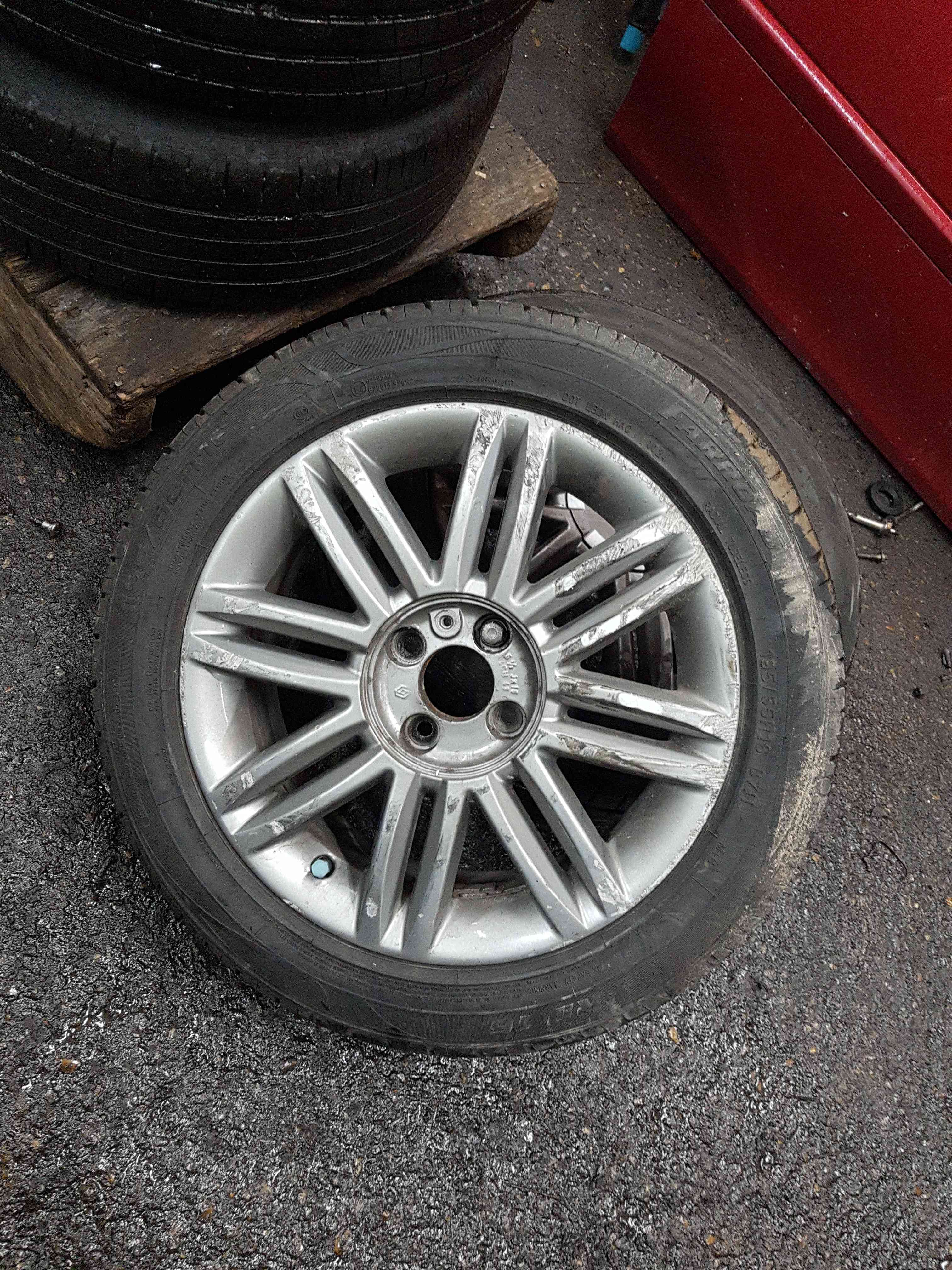 Thumb 6 Renault Clio MK3 2009-2012 Solonia Alloy Wheel + Tyre 195 55 16 Tread 3/5 7mm