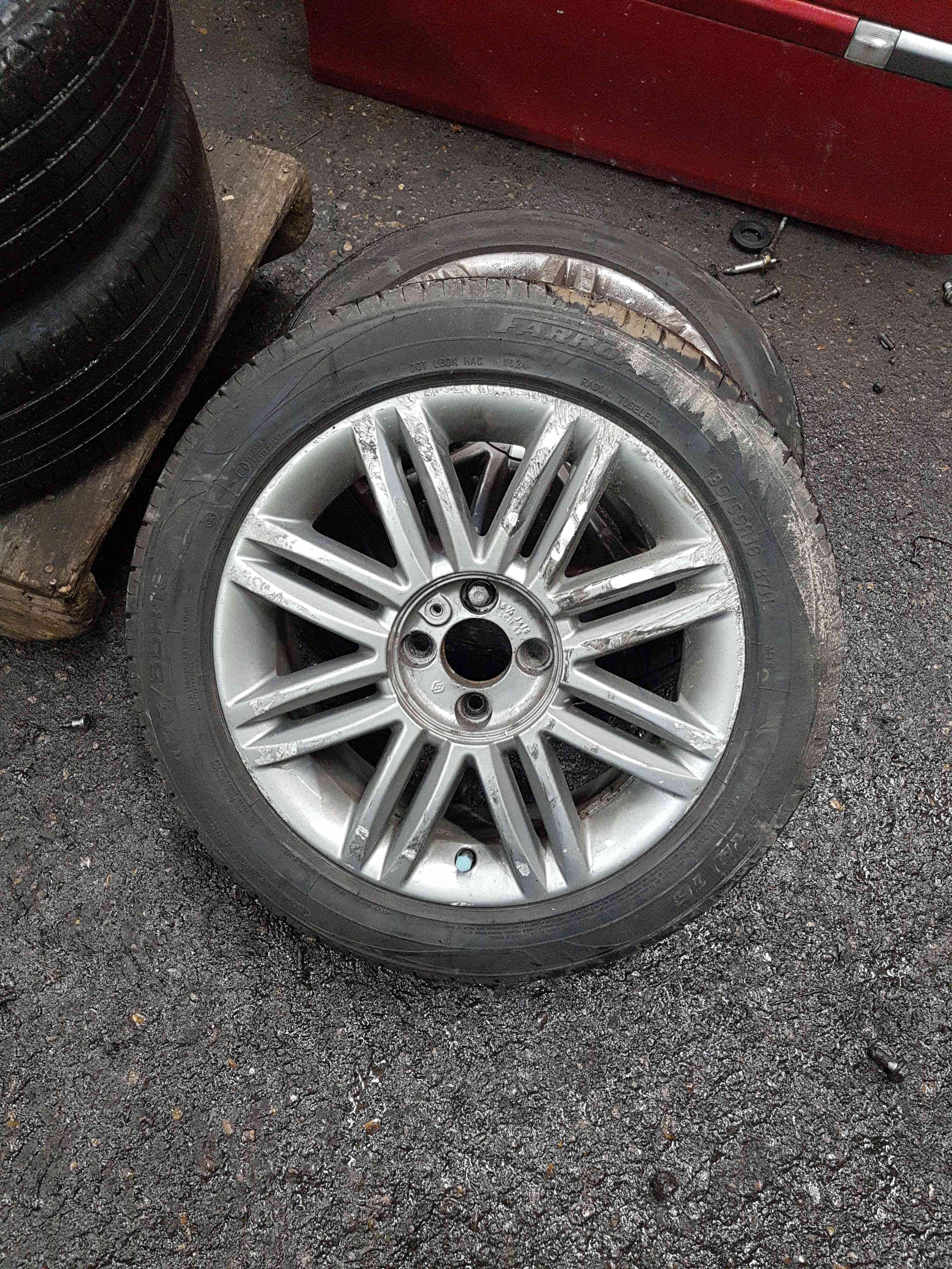 Thumb 8 Renault Clio MK3 2009-2012 Solonia Alloy Wheel + Tyre 195 55 16 Tread 3/5 7mm