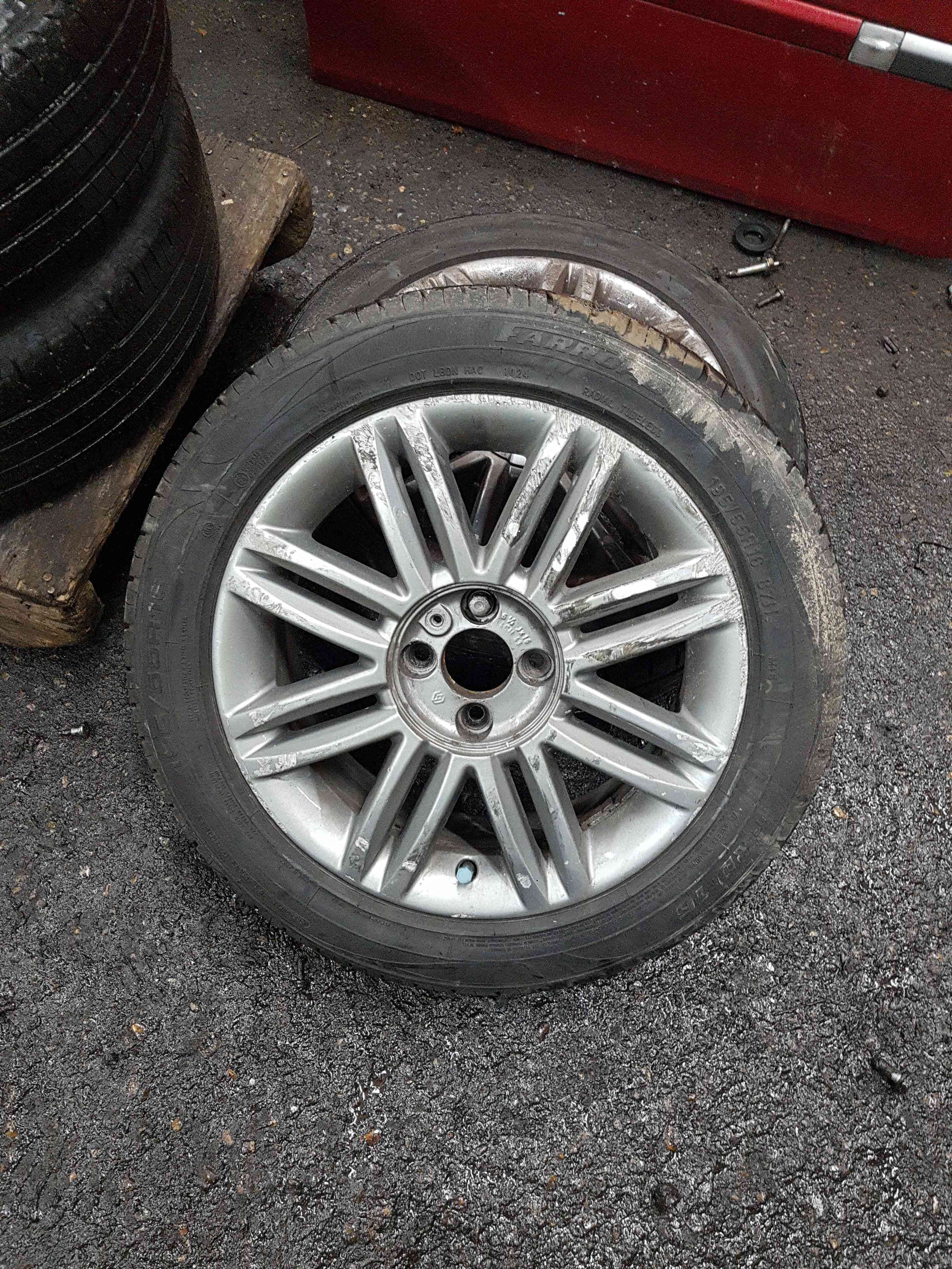 Thumb 9 Renault Clio MK3 2009-2012 Solonia Alloy Wheel + Tyre 195 55 16 Tread 3/5 7mm