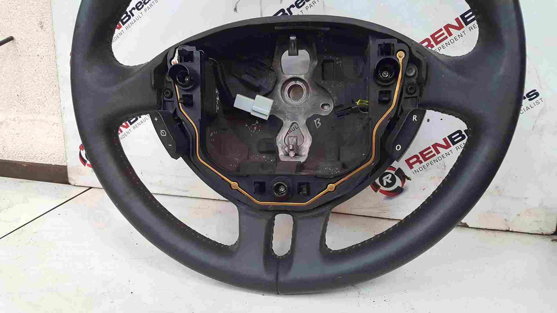 Thumb 5 Renault Clio MK3 2009-2012 Steering Wheel With Cruise Control  8200676605